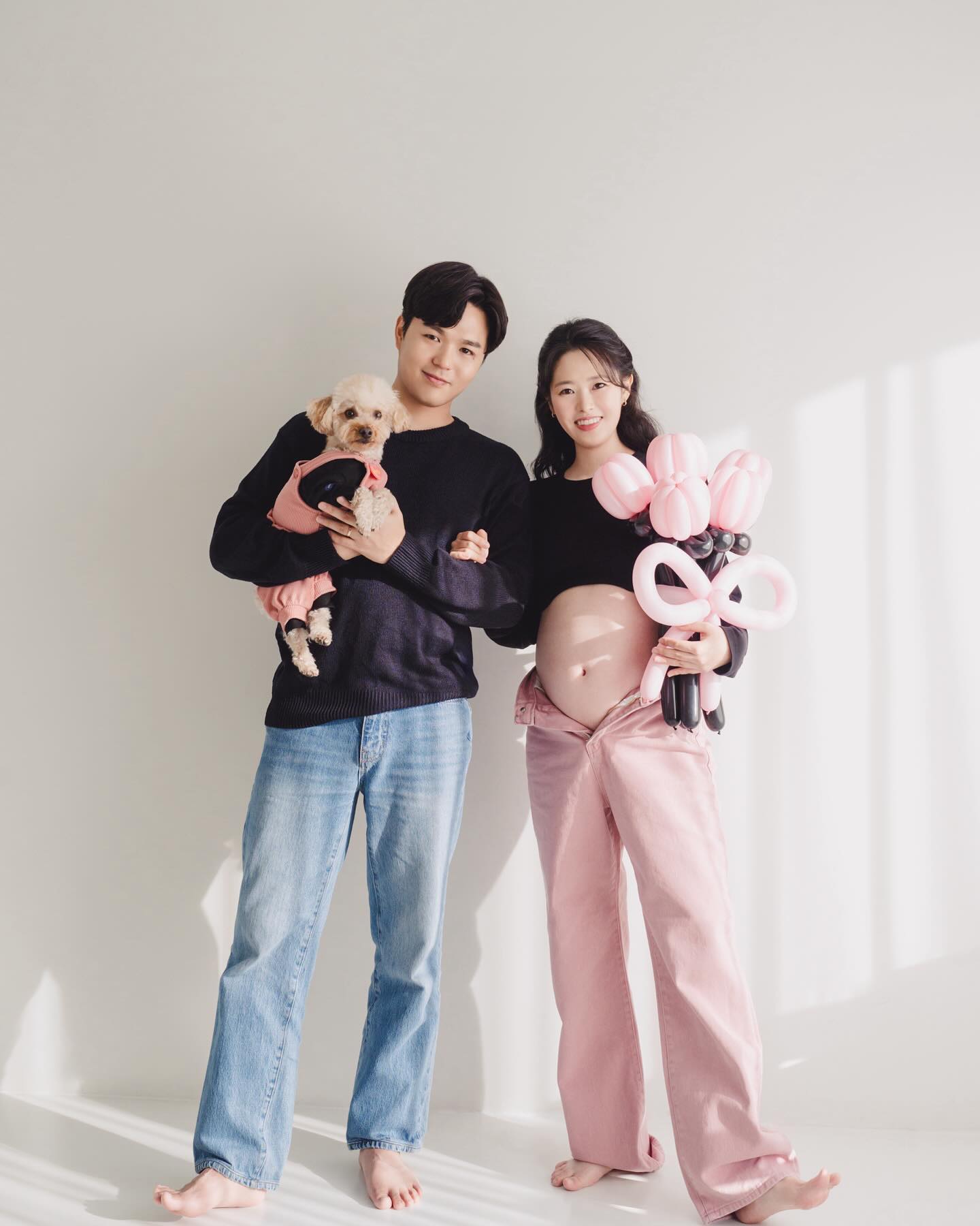 👶🏻𝓓-𝟔𝟏 | 내가 𝟑𝟏주차 임산부라닛.....(⸝⸝･໐･⸝⸝)ᡣ𐭩

내 정신연령은 아직... 20살인데....
두달 있으면 애엄마라니....
심지어 아들엄마라니....🥊(⁼̴̀꒫⁼̴́ )

나....잘 해낼 수 있겠됴..?
아들 엄마는 장군이 된다던대...
목소리 발성 연습부터 해야겠다

아〰️드으으을!!!!!!! ꒪ꄱ꒪ 🔊🔊🔊
루〰️피이이이!!!!!!!

🏷️만삭사진 | lookformation 
🏷️튤립풍선 | deardo_balloon 
🏷️헤어메이크업 | makeuphanda_songyi