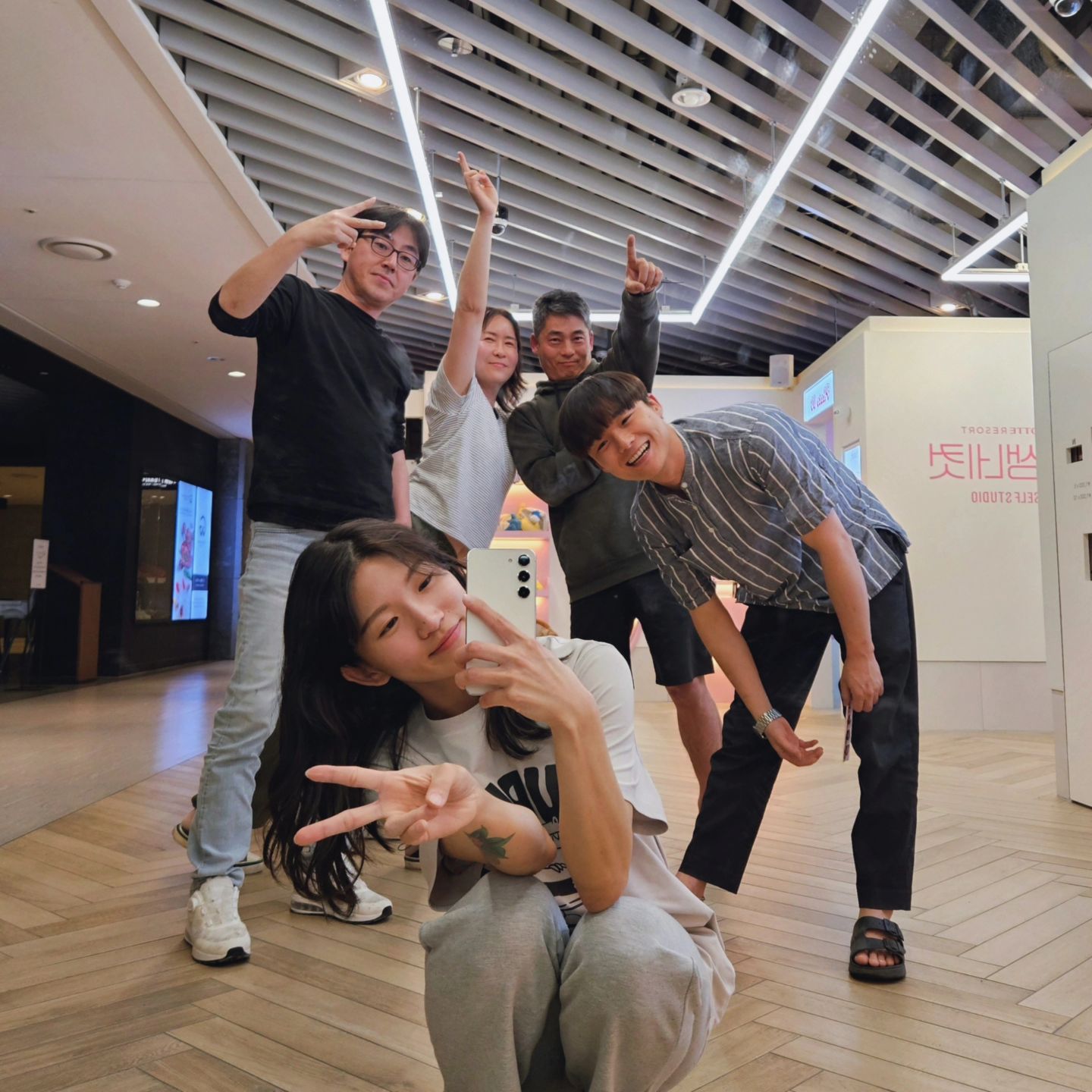 술 잘 안먹는다던 대퓨님들 
찰스랑 술을 몇번이나(?) 사왔던 
우당탕탕 컨퍼런스 끝! 🤗

#컨퍼런스 #여행