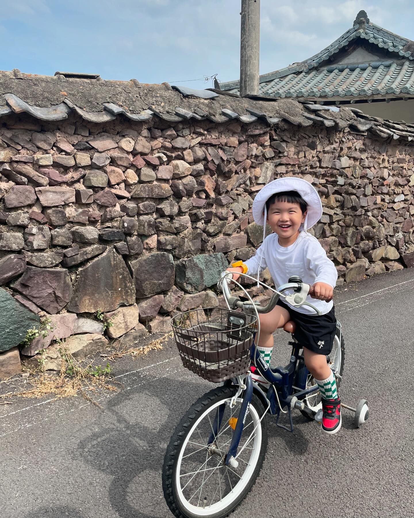언제 이렇게 커서 
앞집 자전거 빌려다 타고 ✨
부산할부지 세컨하우스에서 촌캉스 🤎