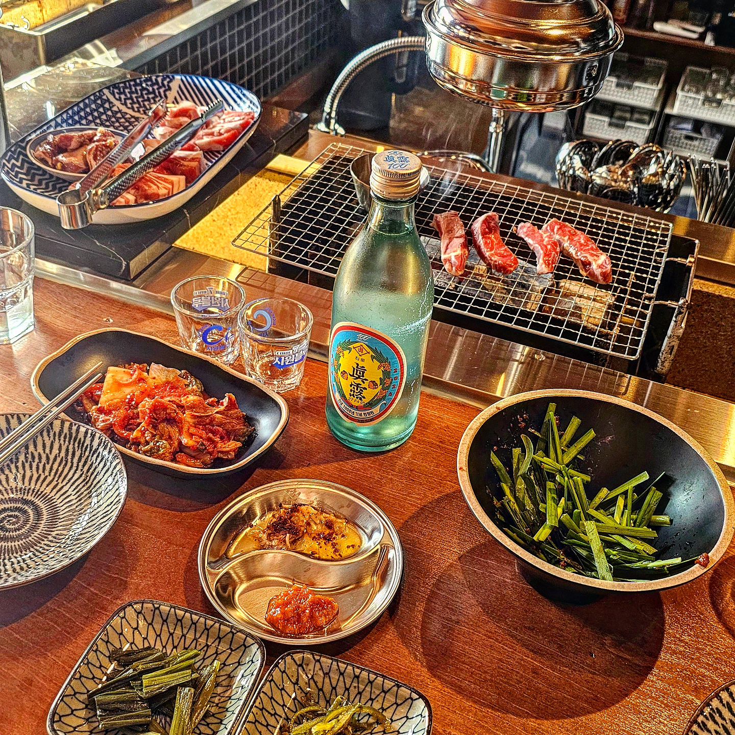 #협찬 🐷 울산 청춘돼지 본점 🐷

돼지고기 매니아라면 무조건 여기야, 여기

청춘돼지의 모든 고기는 
신선한 국내산(제주산포함) 생고기만을 사용해요

어디서나 잘 볼수없는 돼지고기 특수부위(돈설, 관자살, 뽈살, 꼬들살)와 제주산 생삽겹살, 항정살, 갈매기 그리고 돼지꼬리까지 특별한 숙성을 거쳐 다양한 부위를 숯불에 집적 구워드실수 있는 최애 맛집이라구요💘

p.s 고기는 당연히!!!!!무조건 맛있고 
된장찌개, 카니미소덮밥도 진짜루 맛있으니 꼭 드세요!

✔️주소 : 울산 남구 달삼로24번길 5 1층 102호

#울산고기집#울산남구맛집#울산삼산데이트#청춘돼지본점