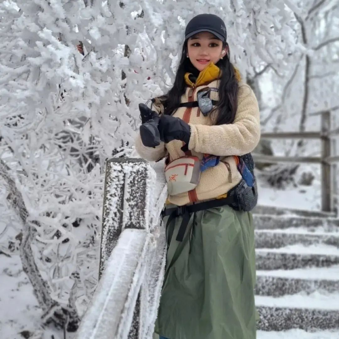 남쪽나라에 꽁꽁 설경❄️🏔

야간 뷰 멍때리기 좋았던 #신불산

날카로운 뷰를 오르니 펼쳐지는 멋진 영알 최고봉 #가지산

하산하며 울산올때면  언양시장에 맛집을 매번 들리는데😋

4번째 방문한 언양옛날곰탕집에서 먹은 소수육🥩

반대편 횟집센타에서  먹었던 아나고🐟

못먹었던 음식중에 하나가 생긴게 징그럽다고 못먹겠다는 닭발이었는데,편육으로 먹어 버렸고 소😝 연한부위도 먹어버림🤣이젠 뱀고기 빼고 다먹는듯🤣🤣🤣

신불산.가지산 인증찍고 가지가지하는 손 많이 가는 아이🤣

#영남알프스#울산#언양#겨울산행