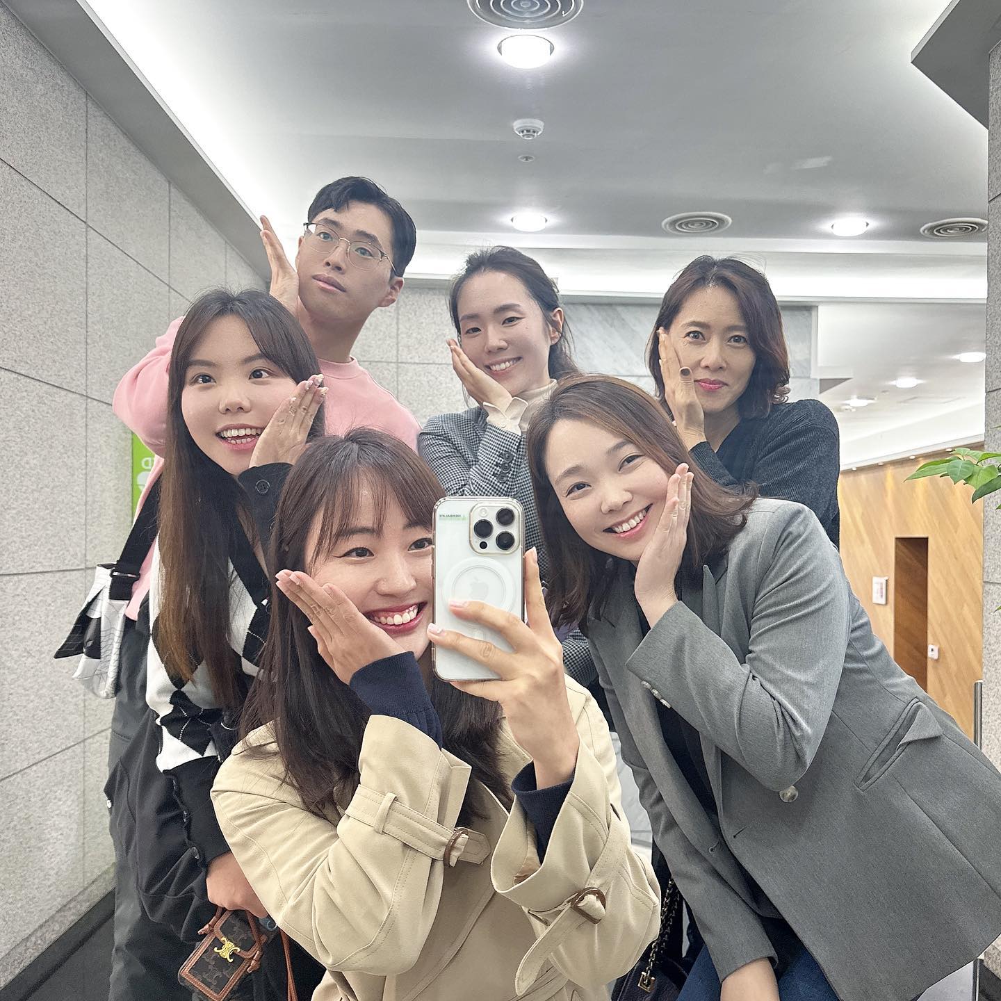 한국복귀 완💖😊

본사미팅도 다녀오고😄
베케이션덕분이 재충전 되어서
더 즐거운거 있죠😉🩵
역시 나를 행복하게 해주는 라이프스타일
허벌라이프🙌🏻🤍
고마오yo😉🤍🩵

#한국 #복귀 #헤헤 #단체사진 
#거울샷 #조아 #쪼아
