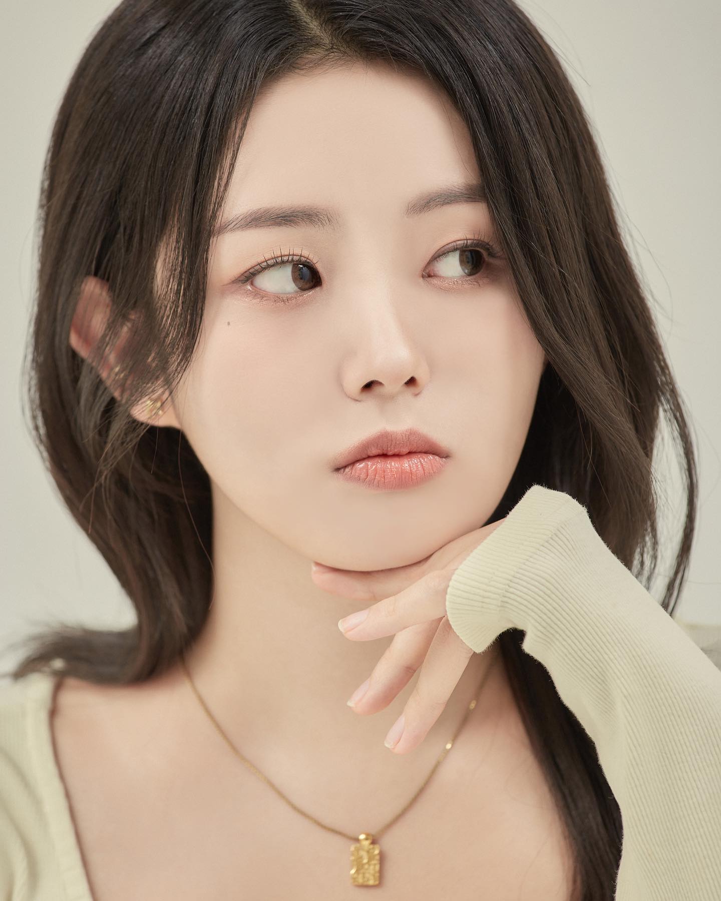 새로운 프로필 ♡ 

📷 photo - pastandnowstudio 
💄makeup - mua_daheee 
💇🏻‍♀️hair - jieun_hair_makeup
