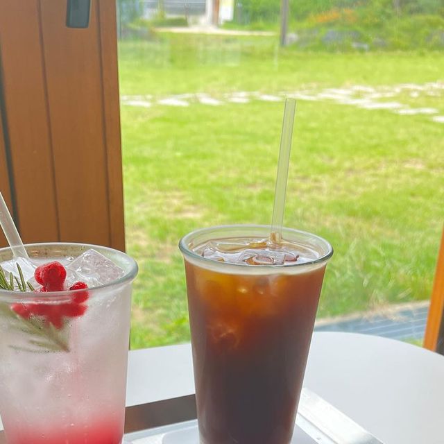 조기석 on Instagram: "#광고 예전에 행궁동에 방문했을때 밤에 카페도화 부근에서 고양이가 있길래 방문했었던 이곳, 카페가 있어 나중에 방문해야 겠다고 생각했던 이곳이 협찬이 되어