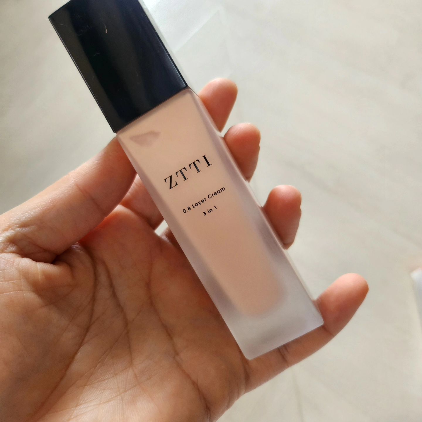 더 이상 무겁지않은 화장♡
가볍고 산뜻하게 외출하세요~~
선크림 미백 주름개선까지 한번에 잡는
즈티0.8파운데이션.

어떤피부톤이든 상관없는 내추럴메이크업
골프도 등산도 이거 하나로 오케이^^

#협찬 #리뷰노트 #즈티 #즈티파운데이션 #즈티파운데이션크림