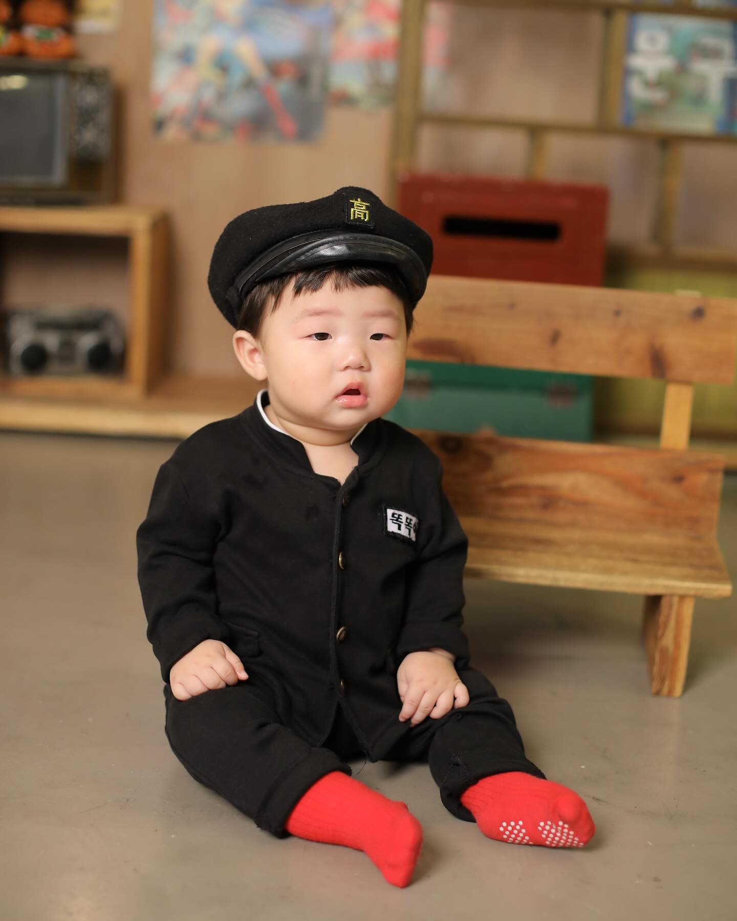 벌써 벌써!!!???
.
.
.
#엊그제같은데 #벌써 #첫돌 #이빨도안남 #영원한막내 #울아들 #천천히커주라 #우는것도귀여워 #누가봐도 #신씨  #간만에 #가족사진촬영 #내보물들 
.
.
#베이비파스텔용인본점 #돌촬영 #신남매 #같은컨셉다른느낌 
#육아 #일상 #뭉클 #주책맞은애미감성
