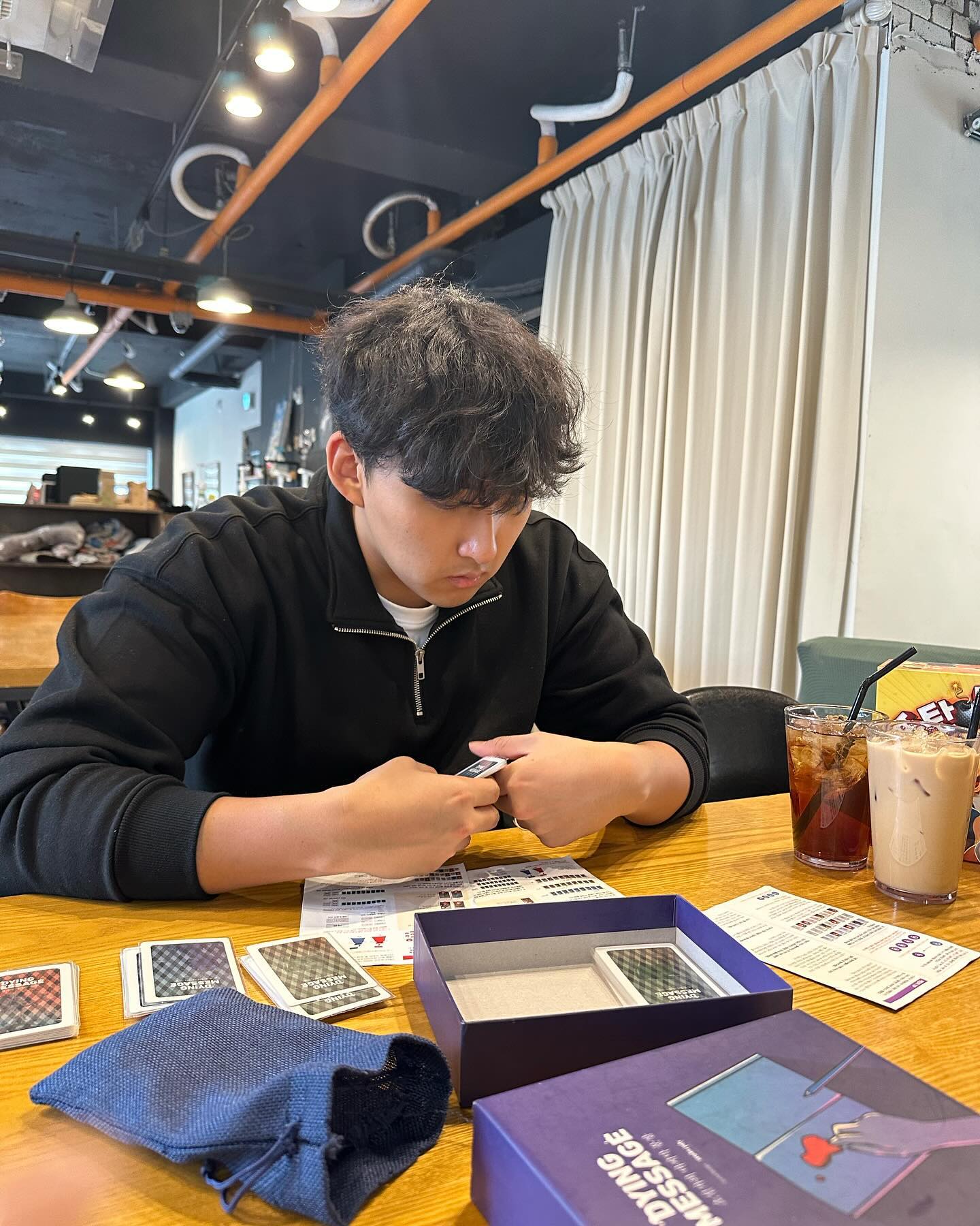 #협찬 외대 데이트 추천 장소 “레이지 클라우드” 🤍

남자친구와 좋은 기회로 레이지 클라우드를 알게 되어 오늘 방문 했습니다 ㅎㅎ 

다양한 보드게임이 있어서 데이트 장소로 너무 좋더라구요 ㅜㅜ 

외대 앞이다보니 데이트 뿐 아니라 친목이나 신입생들이 친해지기 좋은 곳 같았어요 :) 

심지어 음료와 사이드메뉴도 정말 맛있으니 드셔보는걸 추천드려요 !! 🤍
.
.
.
#레이지클라우드 #외대보드게임 #외대데이트 #외대카페 #외대앞데이트 #보드게임 #외대카페추천 #레클