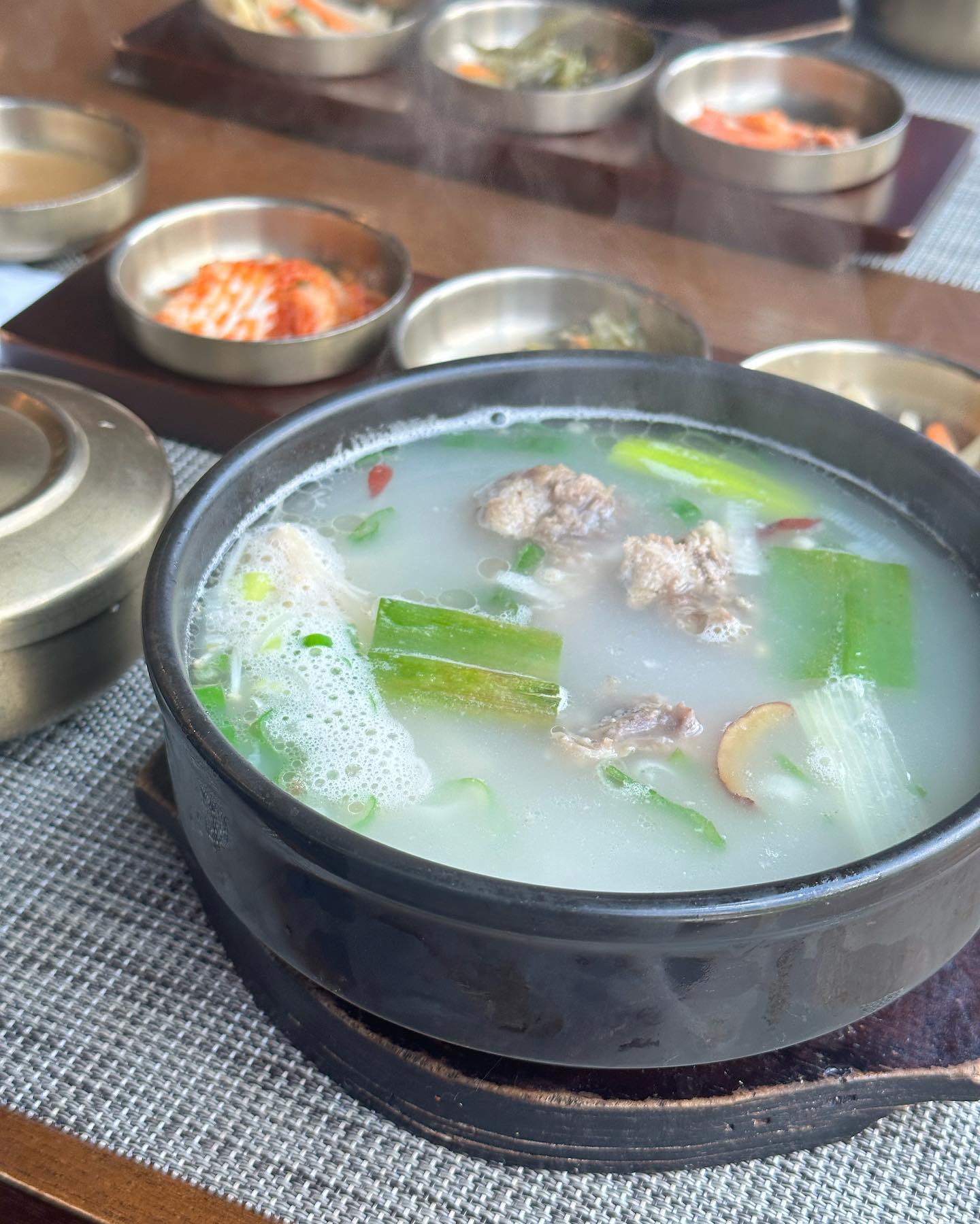 맛이 변했어...
또륵