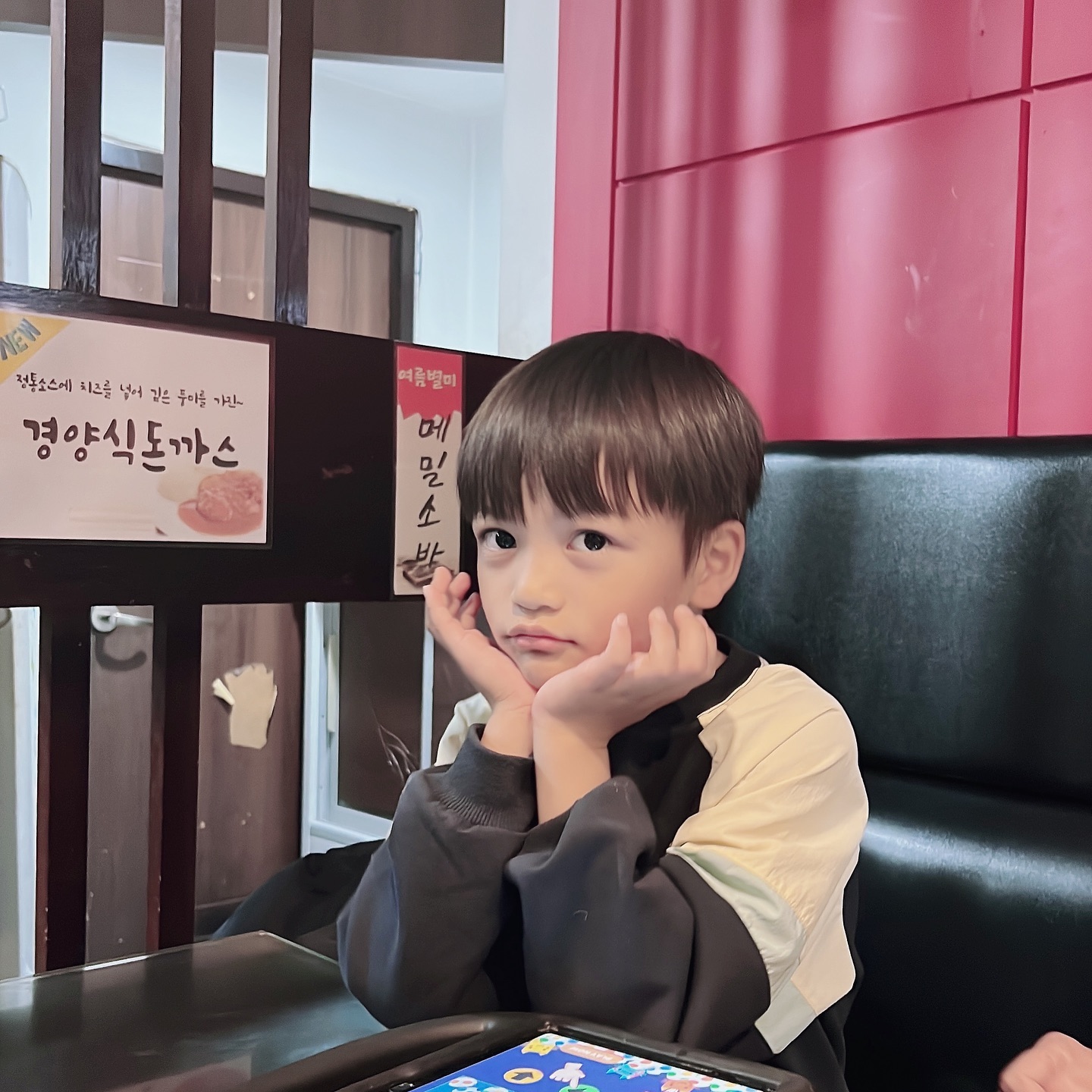 요즘 사진 찍어달라고도 잘하고! !
포즈 취해주는 쭈누 💝💝

#예비초등 #많이컸다 #7살 #둘째