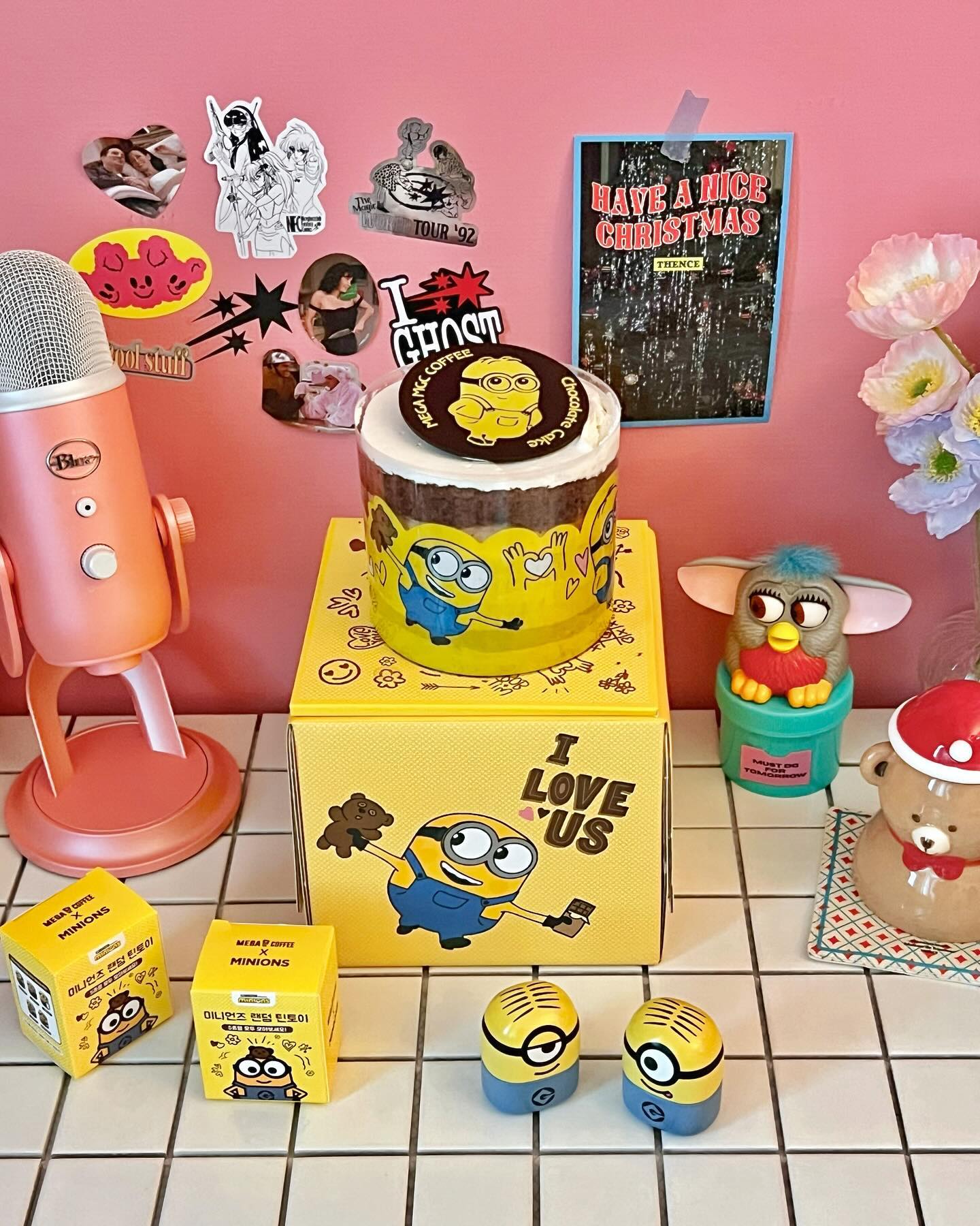 #제품제공 

mega.mgc.coffee_official 

미니언즈와 메가커피 조합이라니..💛

신메뉴 맛집 메가커피에서 미니언즈와 콜라보한 신메뉴가 나왔어요 🤤 추카포카 미니언즈 파티 홀케이크와 미니 틴토이! 

연말 연초에 귀엽게 파티하기 딱이죠?💛

홀케이크는 꾸덕꾸덕한 초코가나슈랑 부드러운 우유크림의 조합이 정말 정말 제 취향,,🤎

5종 미니언즈 틴토이는 랜덤으로 뽑는 재미도 있고, 귀여운 자석도 들어있어요🥺💛

랜덤 틴토이 다른 디자인도 겟하러 가야겠어요🥺💛 

#메가커피 #메가MGC커피 #메가커피신메뉴 #메가커피미니언즈 #메가MGC커피x미니언즈 #추카포카미니언즈파티홀케이크 #미니언즈케이크 #미니언즈 #미니언즈굿즈 #미니언즈틴토이