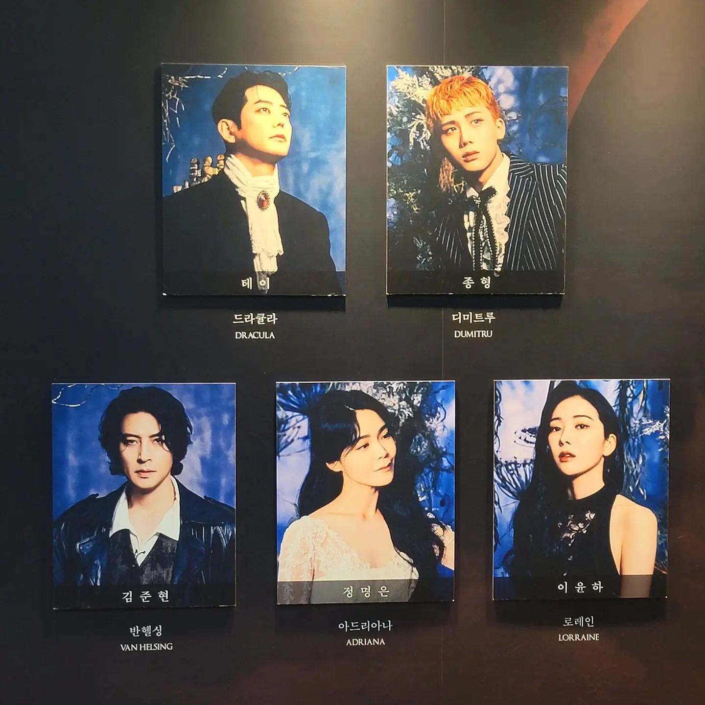 오늘은 뮤지컬 드라큘라 🧛‍♂️
뮤지컬은 앞자리를 반드시 사수해야해
넘 안보여서  아쉽아쉽ㅜㅜ

.

.

#뮤지컬드라큘라 #드라큘라 #문화생활 #뮤지컬 #dracula 
  #내앞사람 #머리크다 #시야다가림 #그래서더안보임
#돌아가는길 #넘멀다 #경기도라도 #살고프네