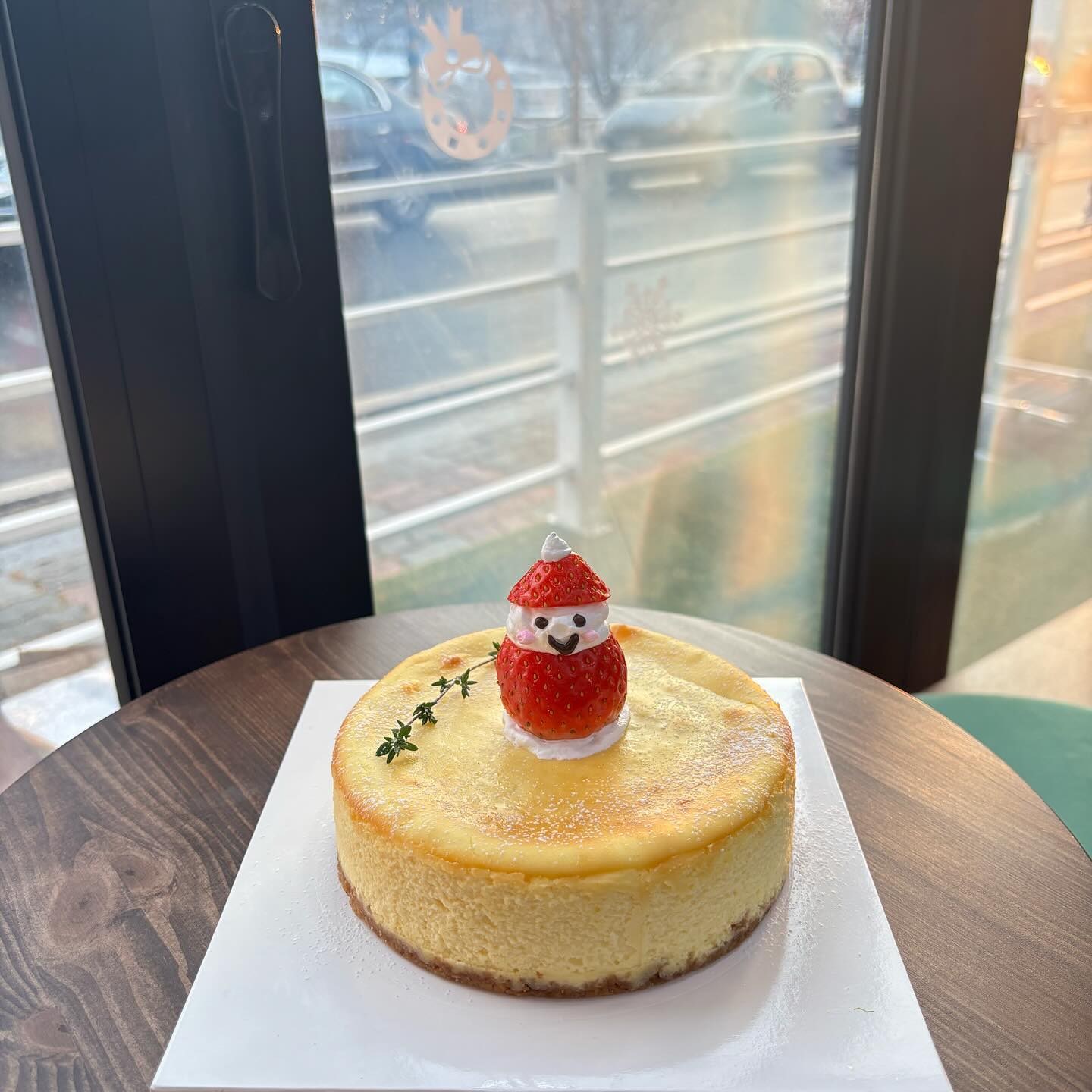주악 만드느라 바빠서 케이크는 홍보할 새가 없덨던 어제와 오늘🥹
#메리크리스마스 

#별서정 #크리스마스케이크 #크리스마스 #화이트크리스마스 #뉴욕치즈케이크 #별서정_뉴욕치즈케이크 #향남맛집 #향남케이크 #향남케이크맛집 #향남주문케이크