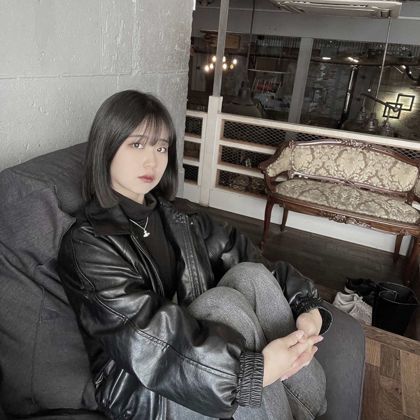 무채색
#03 #부산 #서면 #전포 #전포카페 #카페 #무채색 #무채색코디 #무채색룩