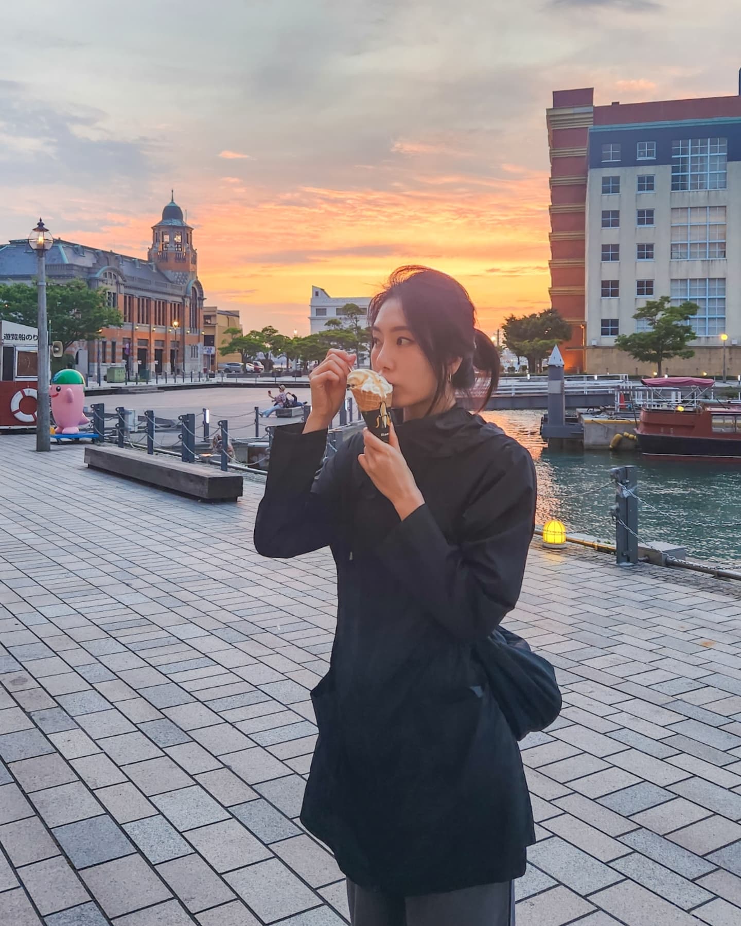 야끼카레에 바나나 맥주 그리고 바나나 아이스크림💛 
바나나 좋아🤭
오늘 석양까지 완벽 :)