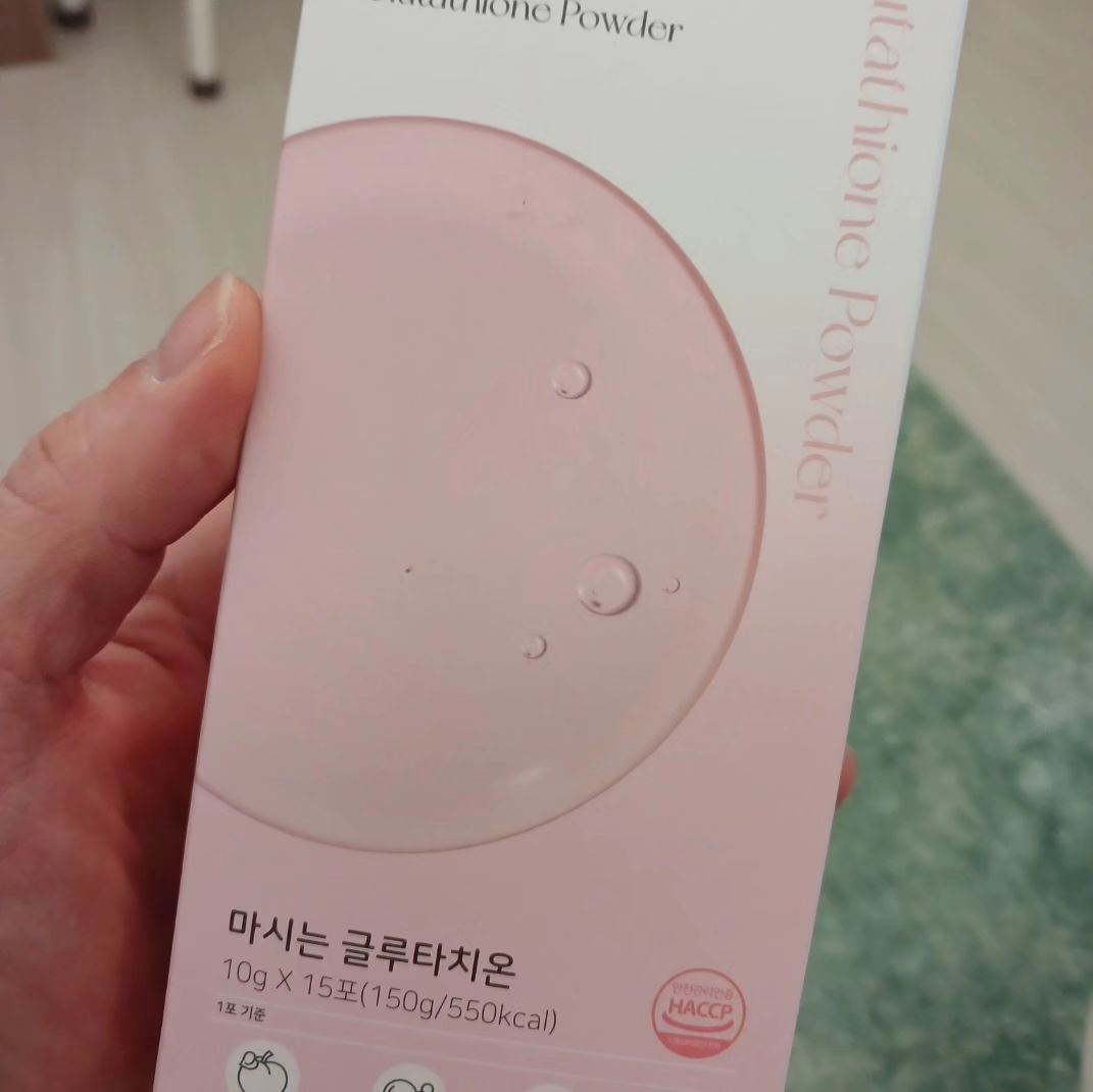 #협찬 #글루타치온 #피부관리 #촉촉한피부 #수분보충
#비타민C #히알루론산 #글루샤인 #마시는글루타치온 
#이너뷰티 #밀크세라마이드

현직 내과의사 약국 약사가 만나서 연구하고 직접 원료 배합해
만든 글루타치온^^

이제 봄이 되었으니 피부관리에 집중을 좀 해보자!!!
마시는 글루타치온 생수에 타서 물처럼 마시니까 맛도 좋고
피로회복에도 도움이 되는거 같공

무엇보다 피부가 아주 조금씩 촉촉해지는 기분???

글루타치온+비타민C+히알루론산+밀크세라마이드+타우린
+아르기닌등 여러가 조합으로 굿~~

꾸준히 마셔보자~~

https://smartstore.naver.com/neulbomhealth/products/9904375590