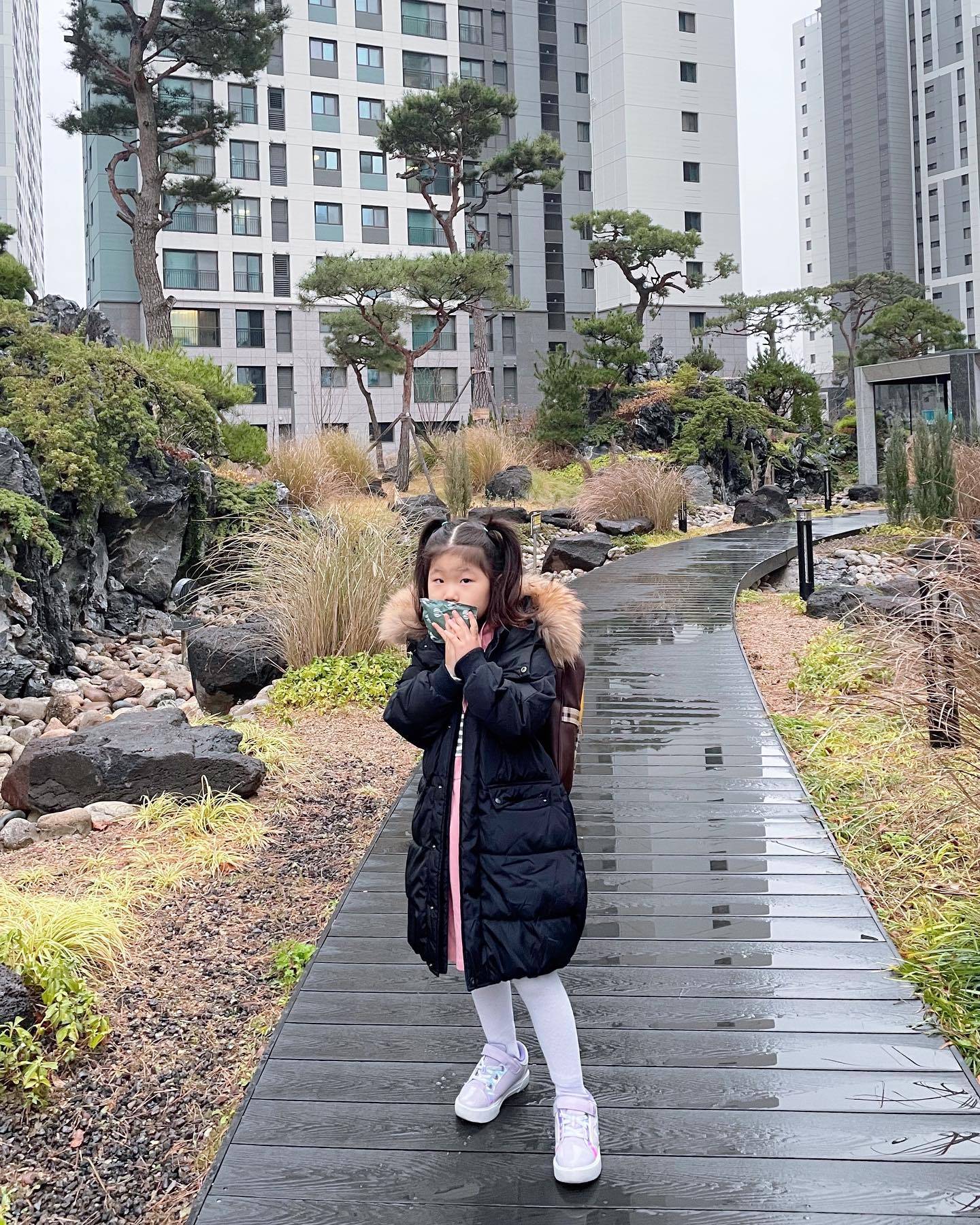 2023.11.27-2023.12.01

아..겨울 아침은 너무 힘들다🫠
창밖이 어두우니 일어날 생각 없는 콩나물과 함께
아침에 정신 못차리는 나까지...

#우리집_콩나물 #유치원가는길🚌 #등원중 
#일주일의기록 #월화수목금
#춥다추워❄️