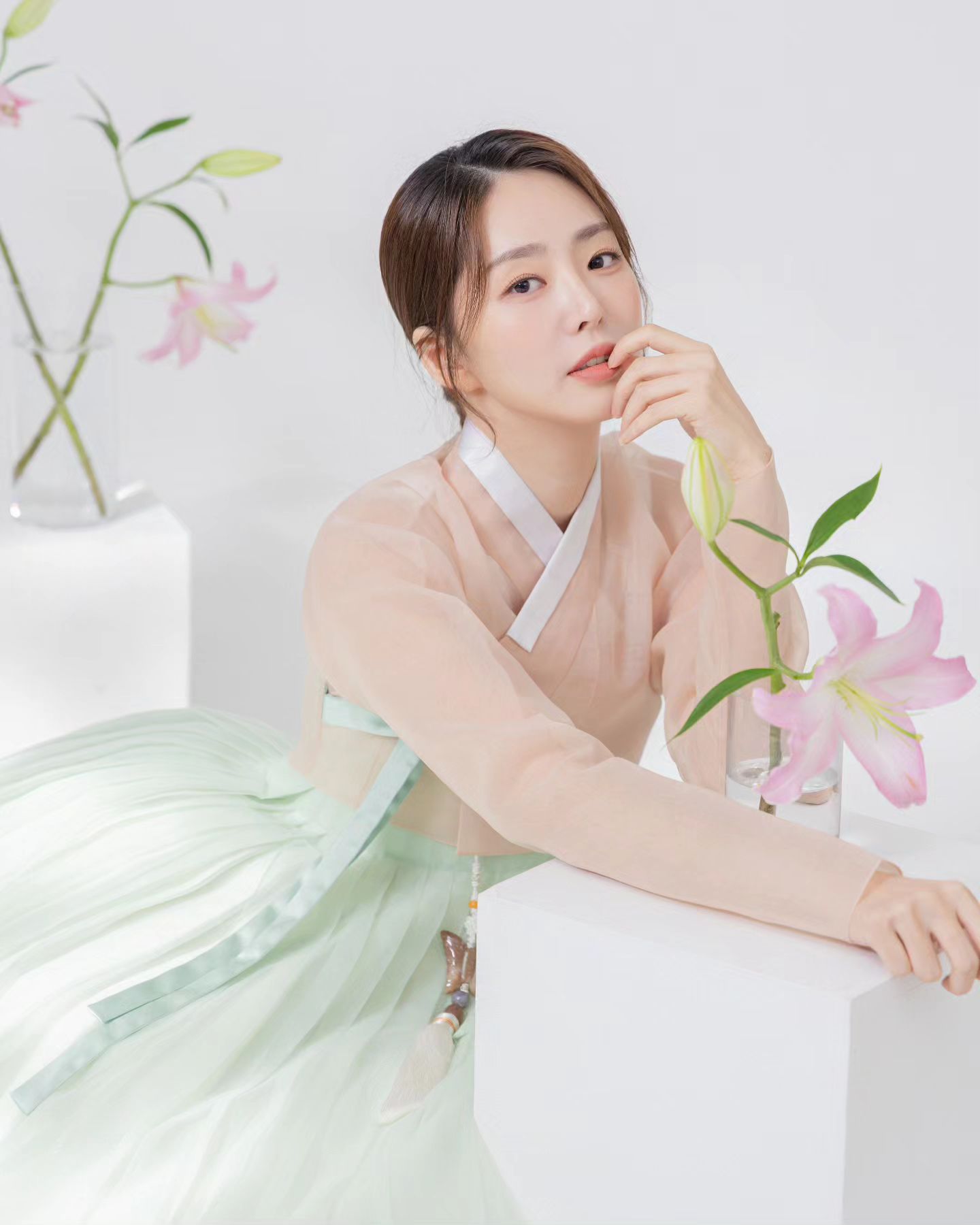 -
다들 추석 잘보내세용🩷

조금늦은 추석인사지만
이번연휴는 기니까 가족들이랑 좋은시간보내시고
꿀꿀이 되서 오세용😉🫶🏻 꺄항항

#해피추석 #즐거운연휴 #오랜만에가족시간