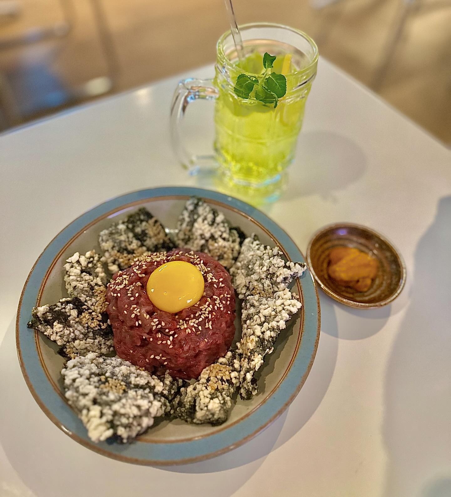 #협찬 요즘 핫한 한식주점 범계술집 아라리용!
김부각육회, 비빔감자전, 묵은지해장라면을 시켰어요!
비빔감자전은 강추해용👍🏻
일반 감자튀김보다 훨씬 바삭하고 맛있어요>__<
김부각+육회+우니 환상조합⭐️
하이볼이랑도 넘 잘 어울려용~~~
사장님이 직접 만드신 딸기케이크 새콤달콤하니 정말 맛있었어요>__<
애견 동반도 가능하고 데이트, 회식하기 좋아요!
분위기 좋은 범계 술집 찾는다면 아라리용 추천드려요❤️

#범계 #범계술집 #범계역 #범계맛집 #범계데이트 #안양 #안양술집 #아라리용