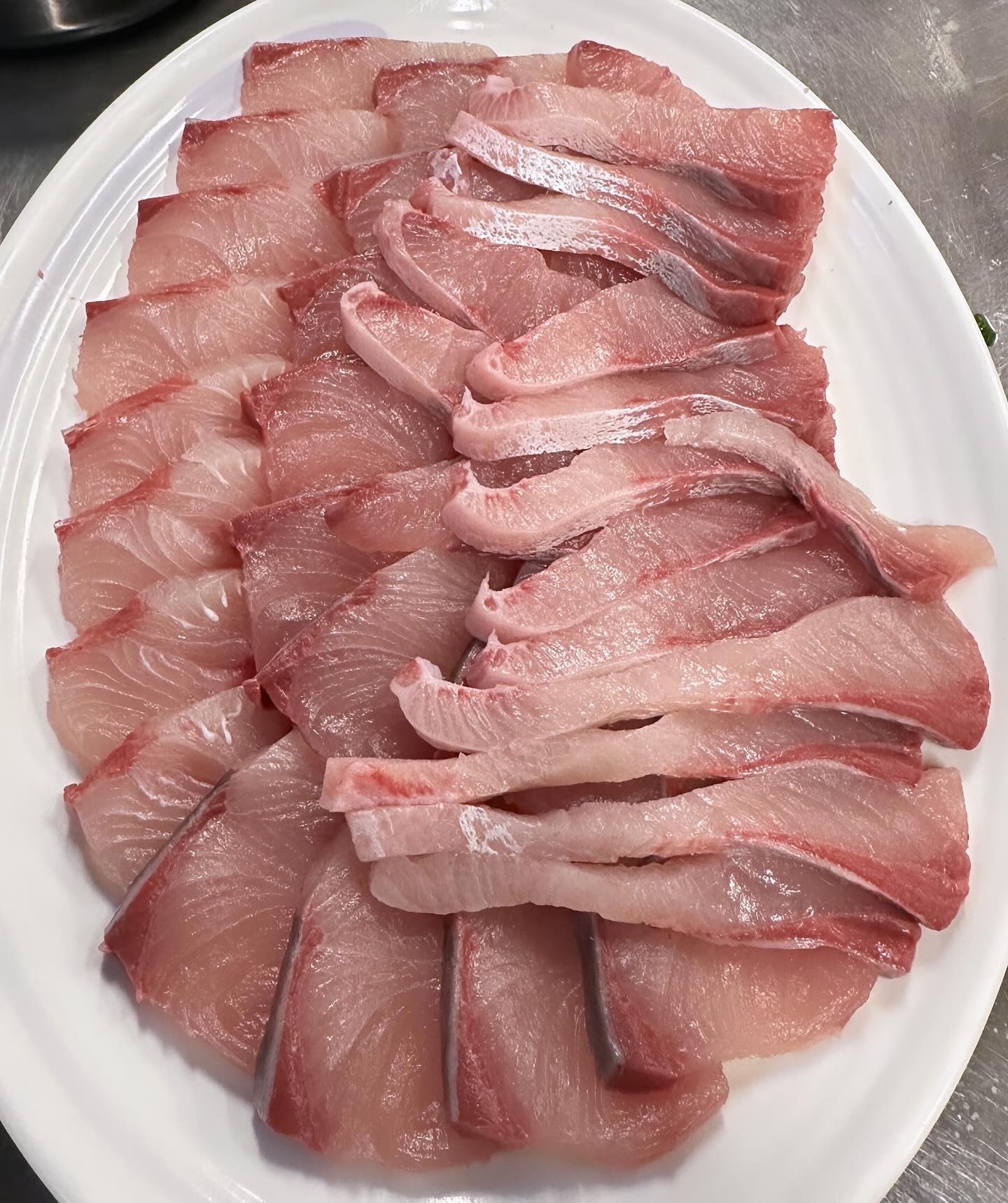 진짜 오랜만에 엄마아빠랑 먹었던 저녁🫰

동부회센터 뿌시고옴☺️
방어러버 방어 못참고 또 방어 주문! ㅋㅋ 모자라서 회 추가주문🤣🤣 잘 먹고 폭풍수다 떨고 집에 왔다😄 

이번주 일욜은 김장데이니 그땐 수육데이 하는걸로 ㅋㅋ