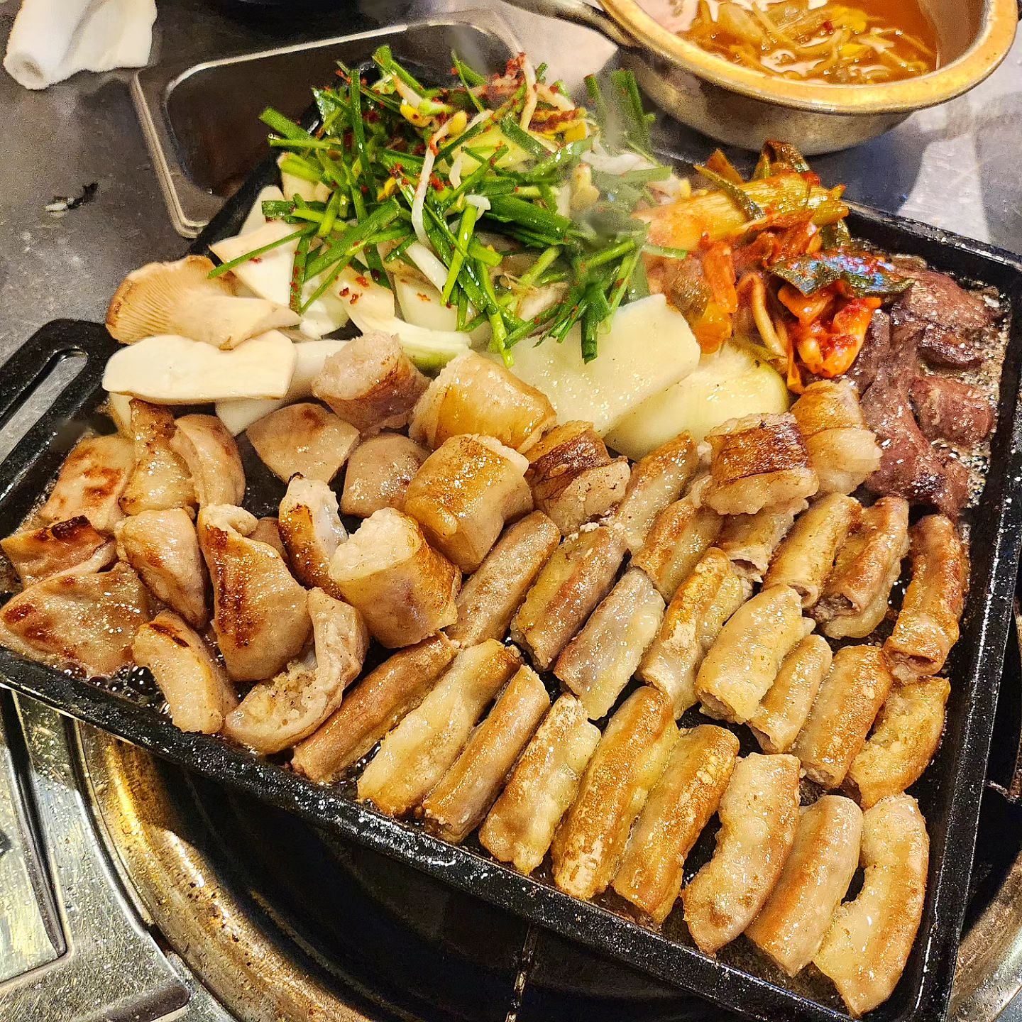#불금 #맛스타그램

너어어어무 맛있어서
질리도록 먹음 🤤🤤

배불러서 투썸가서 좀쉬다가
한강가서 산책하다 집옴😊😊

s2j0314

#자부타임
#당분간곱창생각은안날듯 

#술스타그램 #저녁
#장안동맛집 #야식
#먹스타그램 #친스타그램 #곱창
#곱창맛집 #카페스타그램 #먹팔 #오랜만에외출 #잠깐이지만좋았어 #힐링 #저녁메뉴추천 #곱창전골 #퇴근후 #핫플