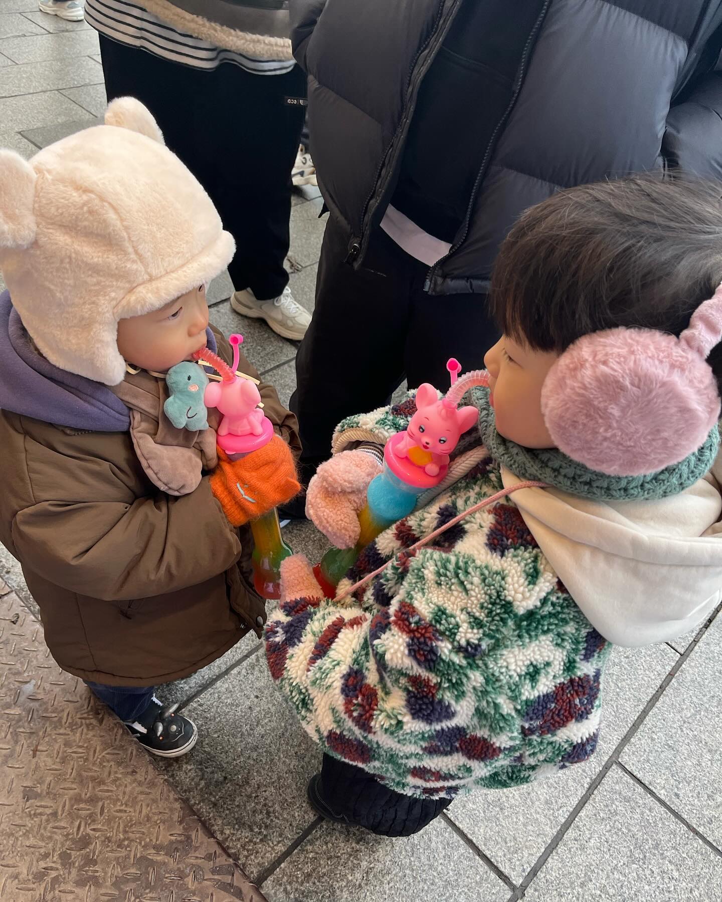 추울까봐 걱정했는데 전주여행 너무 즐거워따🫶🏻

요새 너무 행복한데 24년도 잘되려나보다🥹🙏

노랭이잠옷 넘나 귀요미✌️

#전주 #전주난장 #시간가는줄모름 #난장최고 #먹을거 #잔뜩먹었는데 #손이없어서 #못찍음 #육아맘 #5살 #4살 #아들맘 #육아소통환영 #육아스타그램 #육아일기 #형제맘 #촌룩베이비