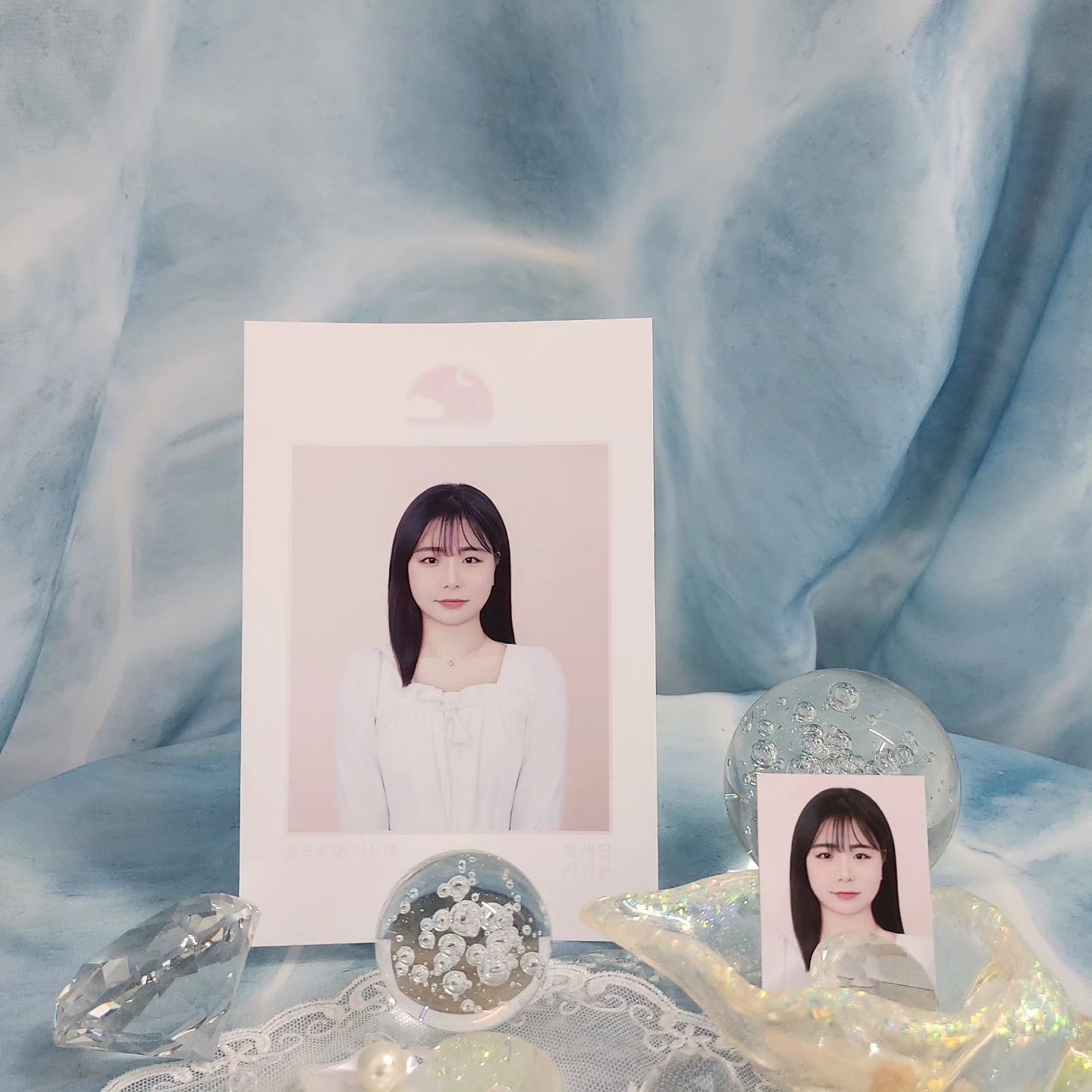 2024🌸

살이쪄서 빵떡이 되고 늙었다😤
탈색머리에서 깜장머리로 돌아왔고 앞머리도 잘랐당 ㅎㅎ
겁나 늙고 살쪘다