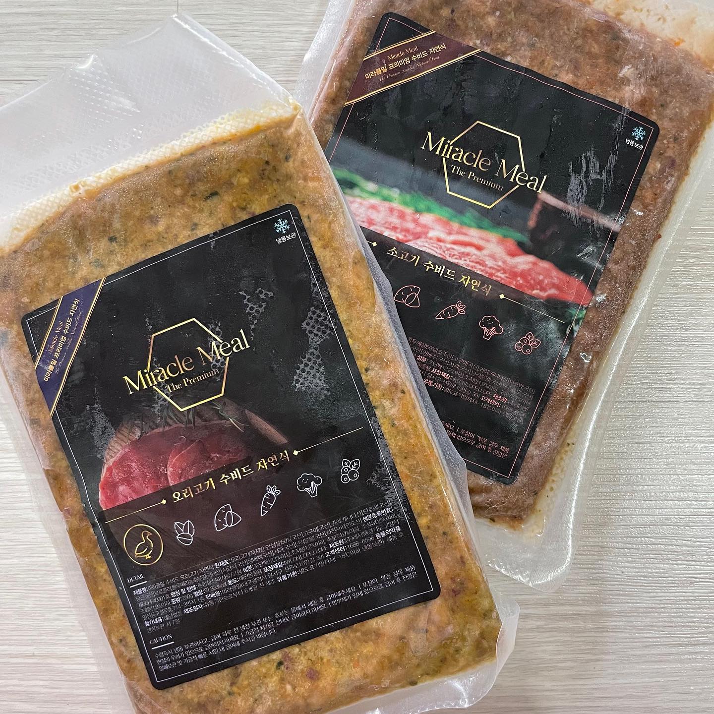 오늘 먹을 음식은 miracle_meal 
낯설까봐 처음에는 사료를 섞어줬는데 미라클밀만 골라먹음 ㅠㅠ 얼마나 맛있으면….? 나도 뺏어먹고파~~!!!! 
.
.
#미라클밀 #수비드완전식 #수비드자연식 #강아지수비드 #강아지자연식 #강아지특식 #강아지건강식 #강아지영양식 #강아지보양식 #독스타그램 #멍스타그램 #견스타그램 #반려견 #강아지사료