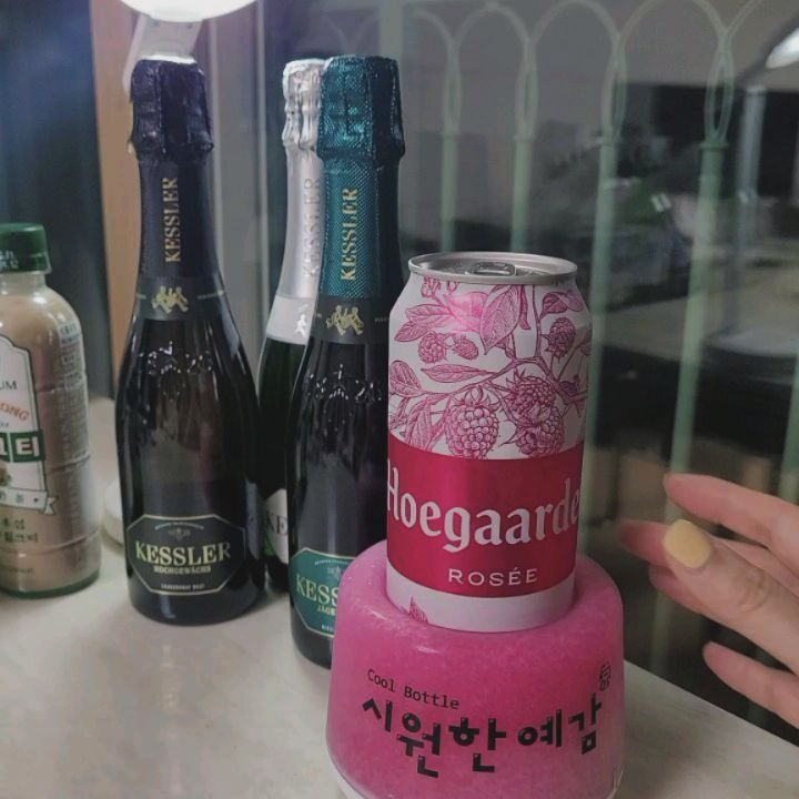 #협찬

#시원한예감 쿨보틀

겨울이면 이상하게 더 시원한게 땡긴다~

아이스크림도 겨울에 더 사먹는듯ㅋ

소주도 맥주도 음료도 겨울이지만

시원하게 먹어야 맛있어 #휴대용쿨링기

겨울에도 여전히 아아 포기 할 수 없듯이 #쿨링기

나는 주로 맥주 하고 음료 시원하게 먹을때 이용하지만 #맥주쿨링기 #음료쿨링기

손님이나 친구들 왔을때 #소주쿨링기 꺼내면 다들 난리남♡

#소주시원하게먹는법

술게임 할때도 앞에 두고 하면 더 잼남 #소주쿨링기

#혼술 할때도 분위기 있게 먹을 수 있어

뒤에 조명 넣으면 더 예쁨♡♡♡

아무 술병이나 음료병 넣어도 찰떡 #시원한예감

여름되면 진짜 활용도 더 많을거 같고 #맥주시원하게먹는법

사무실에 두고 계속 시원하게 음료 유지 하기에도 좋을거 같아

물론 주로 술에 사용 하고 있지만ㅋㅋㅋ #주류칠러

<여기서 구매가능해>

https://zrr.kr/ahEn