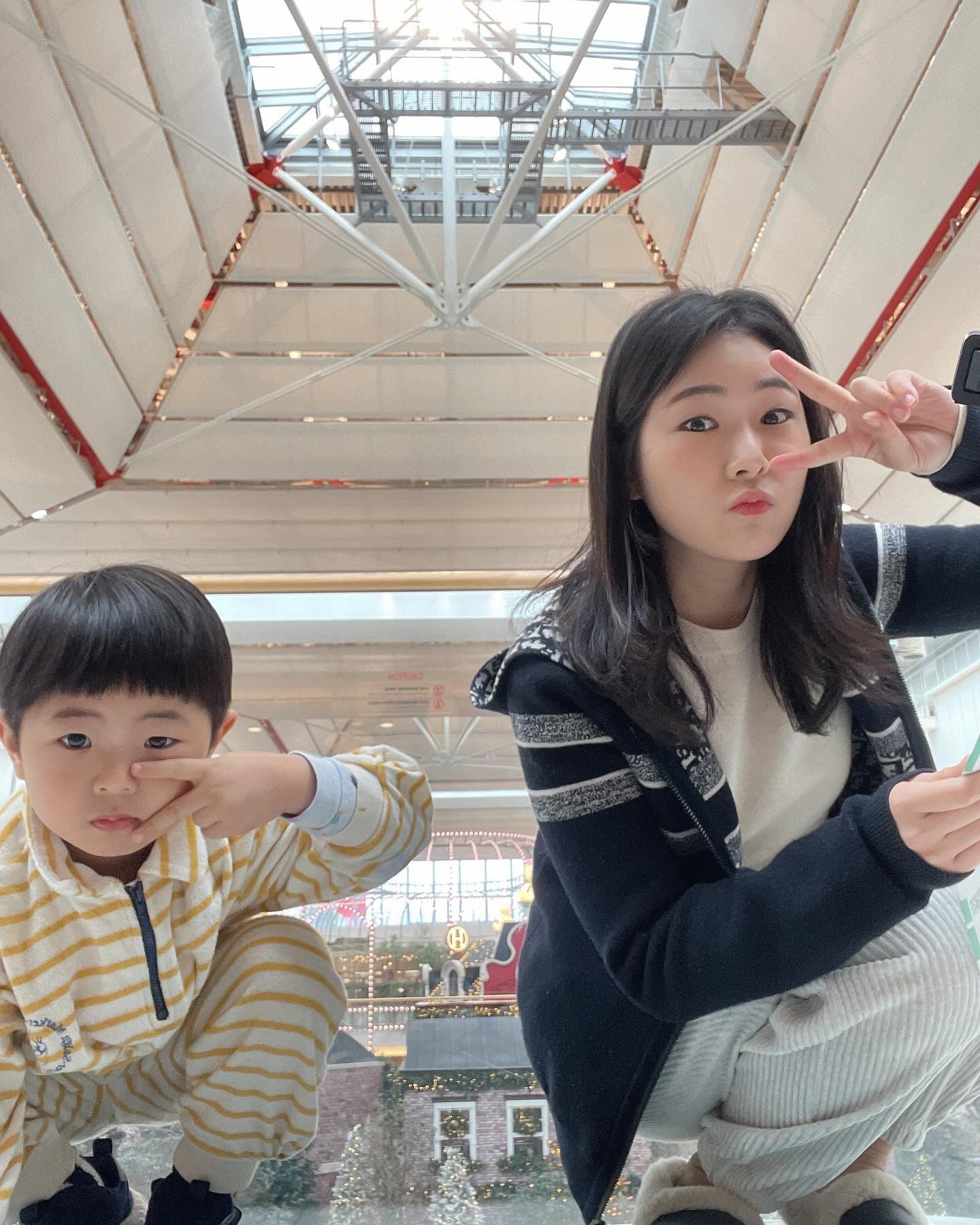 👶🏻D+1302

오늘 하루도 잘 보내고 이젠 보내줄께 2023!!!
행복가득한 2024 얼른 오거라!!♥️♥️♥️♥️
모두모두 새해 복 받으세요오🫶🏻🫶🏻🫶🏻