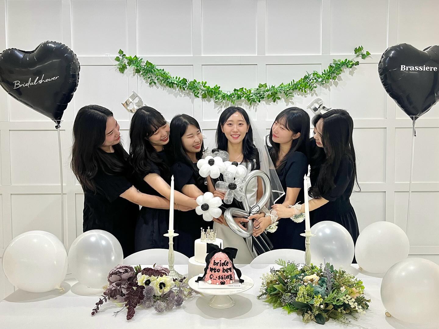 💚술쟁이들과 함께 브라이덜샤워와 함께 청모까지💚
예쁜 주인공으로 만들어줘서 너무너무 감사합니당😚
생각지도 못한 편지까지 너무 감동💌
프로 불참러인 미운넘 먼저 갈게욥ㅠㅠ(이제는 프로참석러가 되도록 해보겠습니당🫡)
내가 더 잘할게 애드라😘😘
 
 
 
 
 
#브라이덜샤워 #브래지어파티