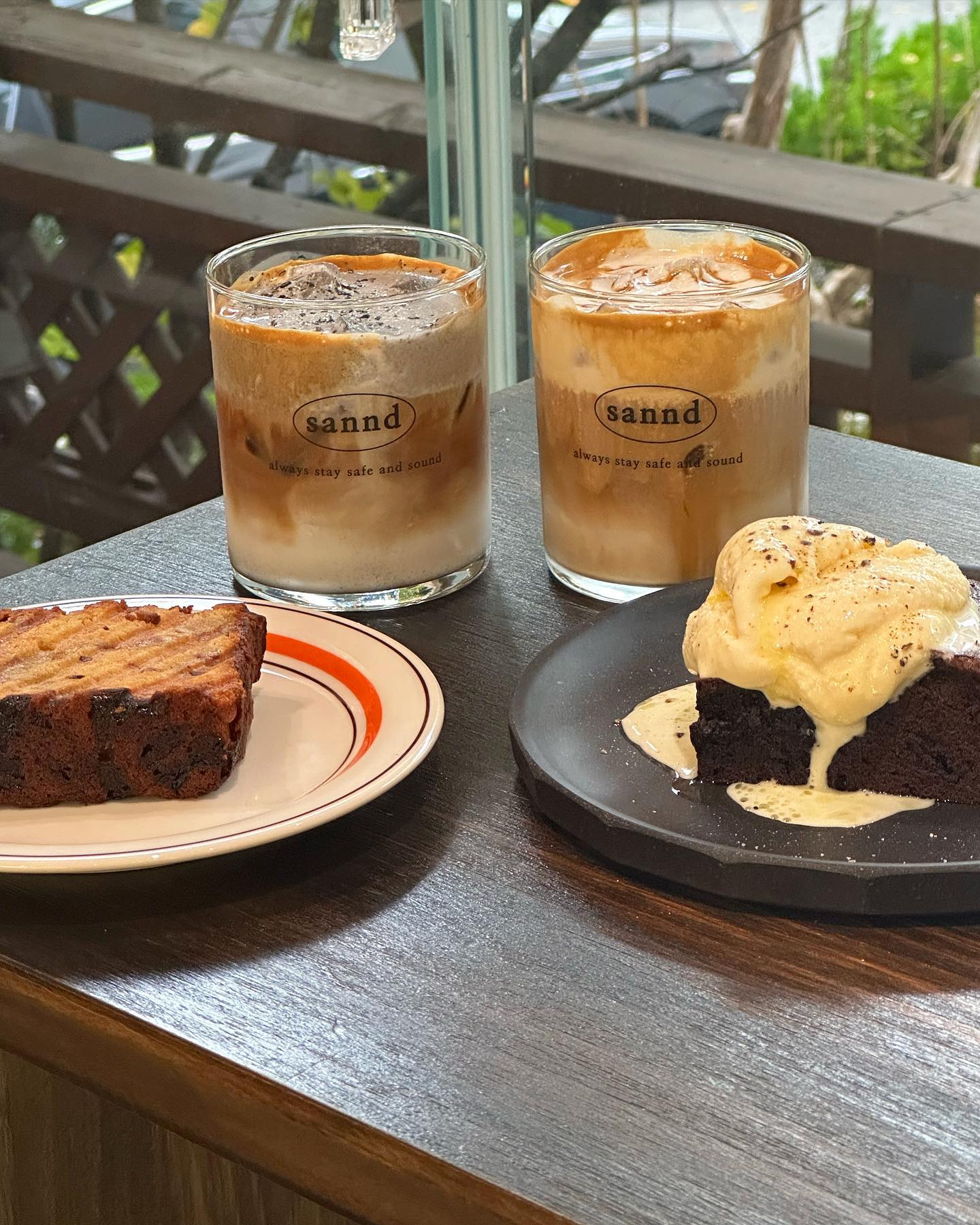 나 먹고싶은거 다시킨 날🐷
바나나 브레드가 또똣하니 향이 좋구나🍌🐵🍌
 
  샌드커피
📍경기 성남시 분당구 발이봉남로4번길 4 1층

#분당카페추천#판교카페거리#판교카페#인스타카페#인스타일상#브라우니#바나나브레드#흑임자라떼#라떼맛집#카페뷰#손모델#뉴네일#인친소통#좋