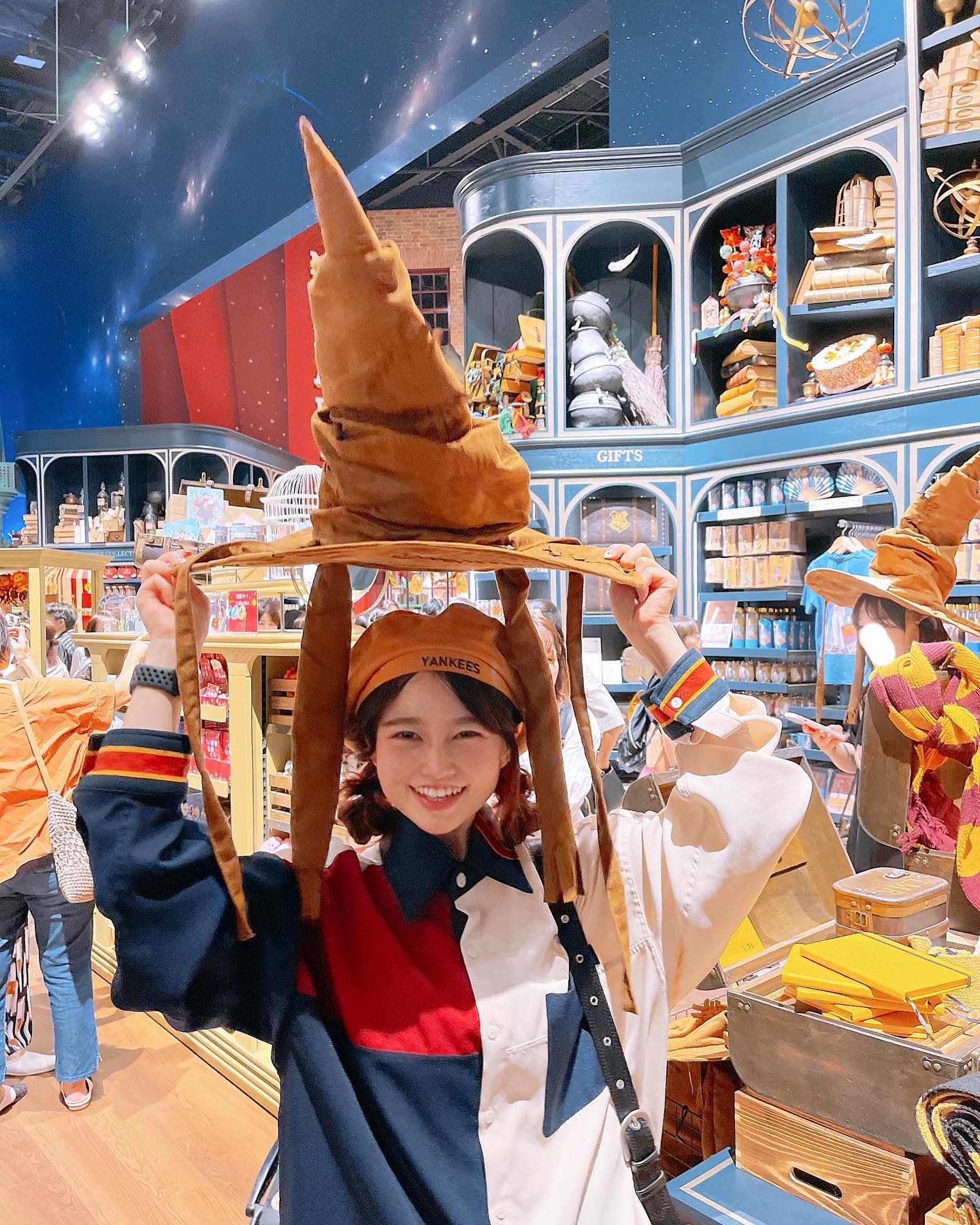 도쿄여행 4일차

돌아가는 날까지 일정 꽉꽉
해리포터 덕후들 마음을 흔드는

#wbstudiotour
#ワーナーブラザーズスタジオツアー

#여행스타그램#여행에미치다_일본#해리포터스튜디오#셔츠코디#베레모코디#여행룩#로맨틱크라운#mlb모자#닥터마틴부츠#東京旅行#秋コーデ#wbstudiotourtokyo#wbstudiotourharrypotter#harrypotter