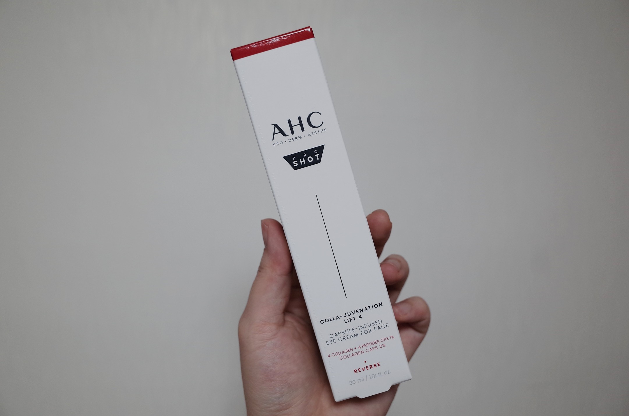 #제품제공 #파우더룸
#AHC 프로 샷 콜라쥬비네이션 리프트 4 캡슐 인퓨즈드 아이크림 포 페이스
⠀
우울감과 번아웃이 동시에와서 힘들었던 시기를 지나고나니, 관리가 필요하다고 생각하는 요즘
우선은 데일리 루틴, 기초 관리를 열심히 해보려고 노력하는 중에 만난 제품
생각해보니 아이크림은 사용하지 않은지 조금 되었던지라, 더 꼼꼼하게 사용해보려고 한다
케이스 디자인부터 리프팅에 효과적일 것 같아서 기대 중 ☺

#AHC프로샷 #리프팅프로샷 #4D리프팅아이크림 #AHC아이크림 #리프팅아이크림 #undermyskin #속깊은더마사이언스 #리프팅프로샷챌린지