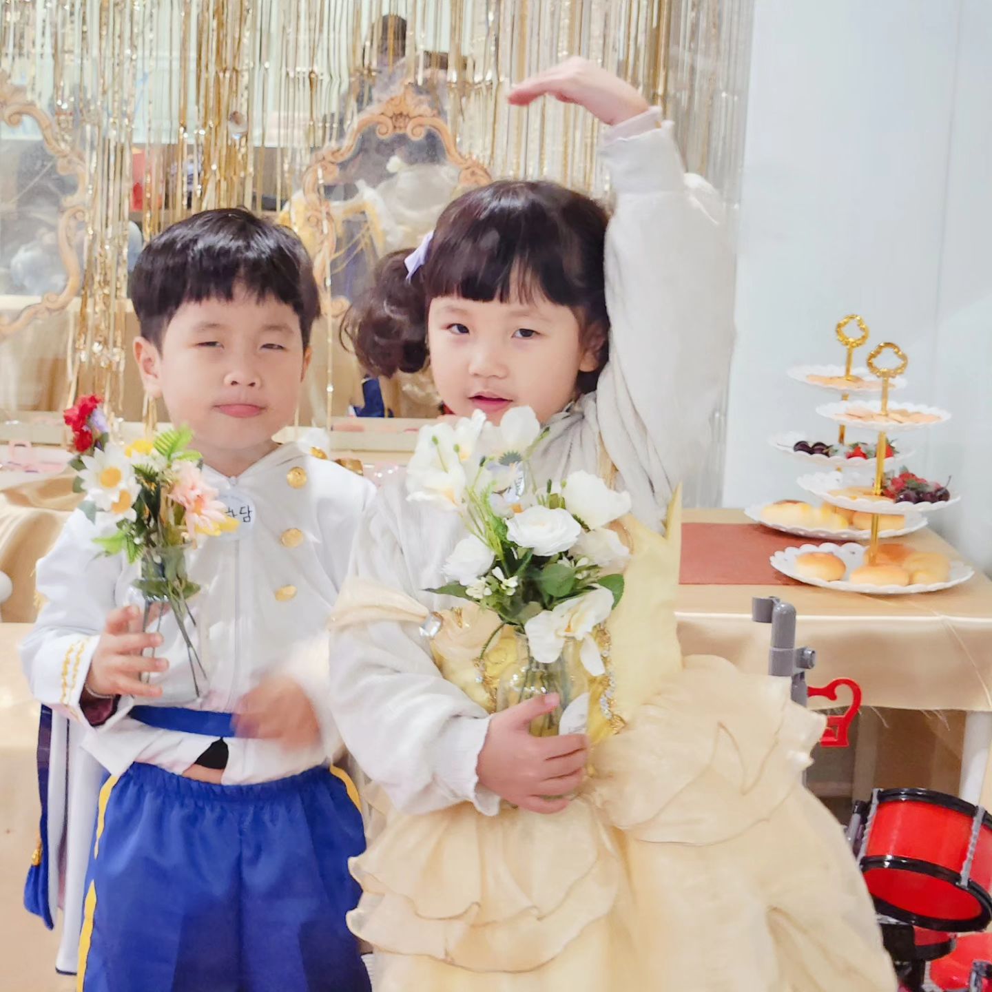 1월 2일 , ෆ

어머 .ᐟ
공주, 왕자 옷 입고
드로잉이라니 ෆ

하랑이를 위한 주제인데
하랑이가 빠질수가 없지 .ᐟ.ᐟ

#키즈더웨이브시흥비치