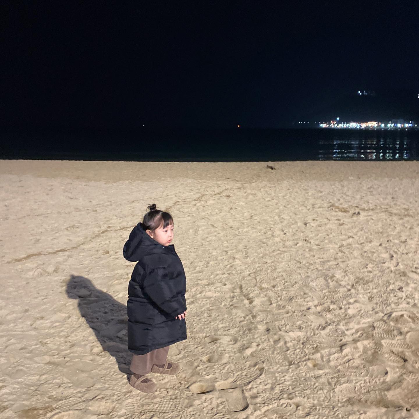 바다보고싶다길래 바로 시동걸고 린이랑 밤바다!🤎

#29개월아기