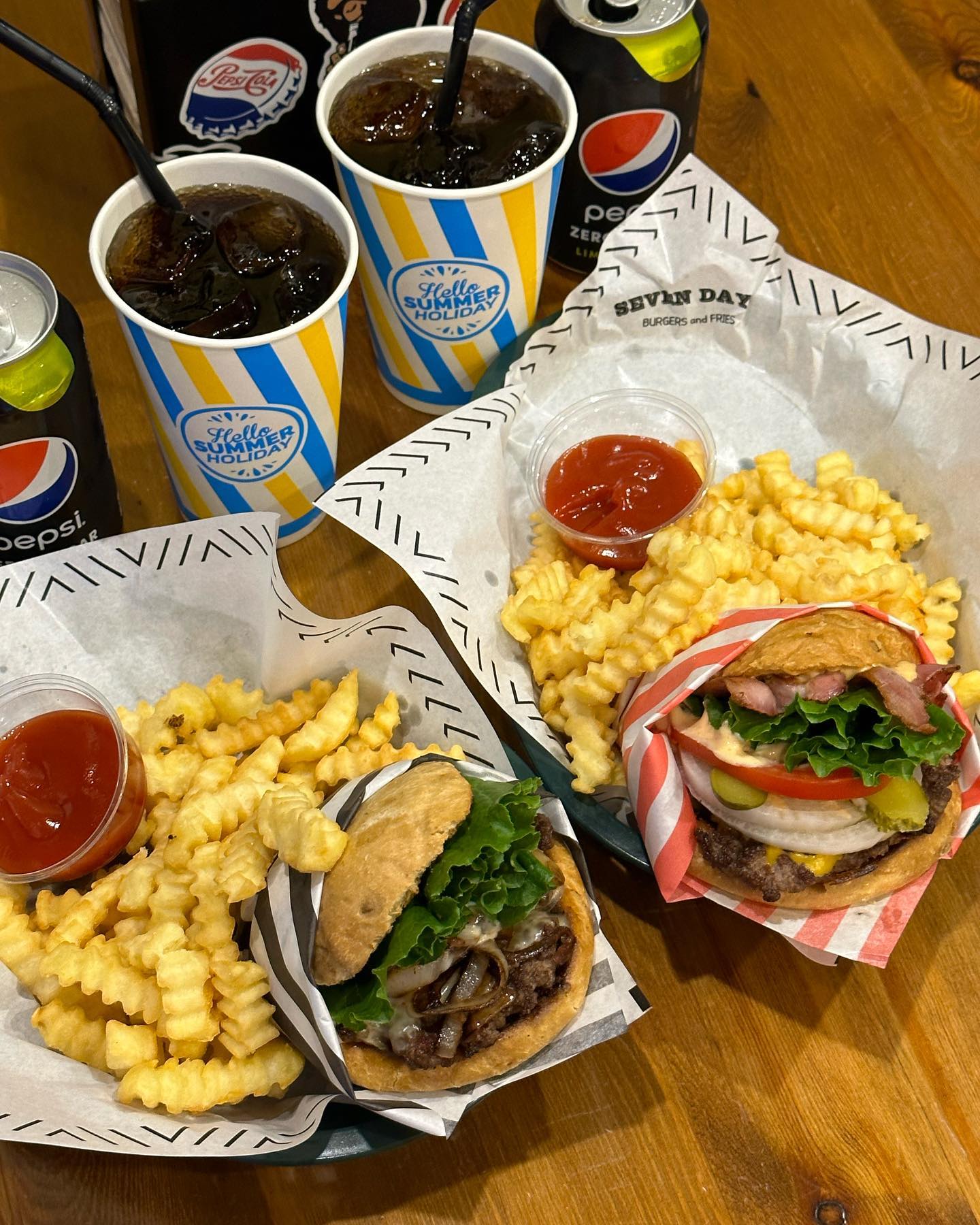 주문즉시 만들어 나오는 수제버거 맛집“세븐데이즈버거”🍔🩷#협찬
➿
천안 두정역맛집으로 간단한 식사는 물론 포장까지 가능✨
매장안이 마블굿즈로 도배되어있어 수제버거만의 힙한 갬성을 느낄수 있고, 셀프계산대로 셀프로 계산이 가능하다는 점🙌🏻
➿
⏰영업시간 11:30 ~ 21:00
매주 일요일 정기휴무
➿
📍위치
충남 천안시 서북구 두정역서3길 33
➿
ꯁ자세한 사항은 프로필 링크로 확인해주세요ꯁ