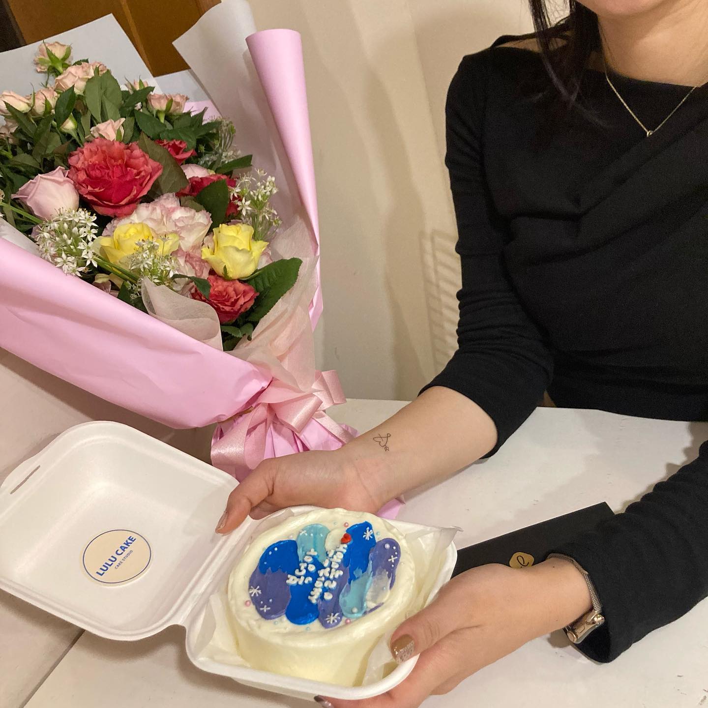 It's my birthday

만 나이 덕에 20대 연장된 2번째 28살 생일🎂

많은분들의 축하와 따뜻한 한마디 감사합니다💝

추석연휴 행복하세요🍂