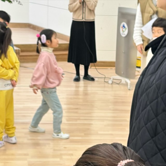 이제 유치원 대빵언니—!!
엄마 나 잘 하고올게 ㅎ
입학식때 만나서 반가운 딸 ㅋㅋ
말 안해도 잘할거라 믿고
샘 이름도 알아서 척척 ㅎ
#7살언니야잘해보자