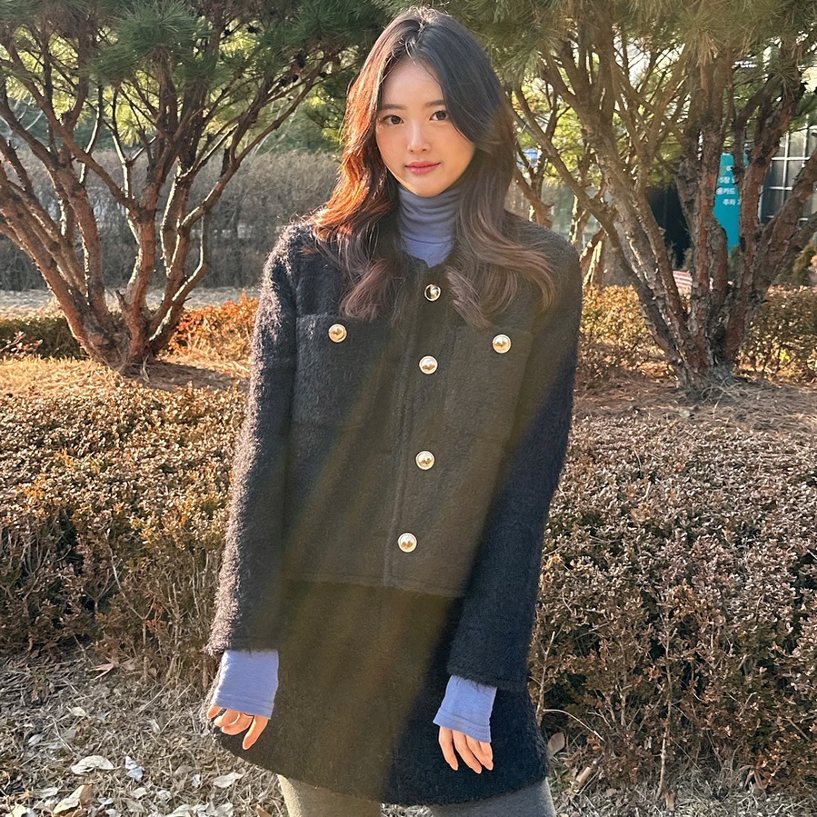 연휴 잘 보내셨나여~??🌱
저는 요즘 일도 바쁘고 여유가 없어서 사진찍을 정신이 없었네여?🤣 구래서 #적금샷 이에여호호홍 이제 언제 또 연휴가 있는거죠..? 이번주 어케 버티나요..? 주5일 두렵,,🥹
모두덜 칼퇴하는 하루되세용!!💗
.
.
.
 #데이트룩 #오늘의코디 #거울샷 #거셀 #출근룩  #직딩룩 #ootd #일상코디 #데일리룩 #20대코디 #촬영 #모델 #쇼핑몰 #쇼핑몰추천 #쇼핑몰모델 #광고 #배우#일상#dailylook #패션스타그램 #ootdfashion