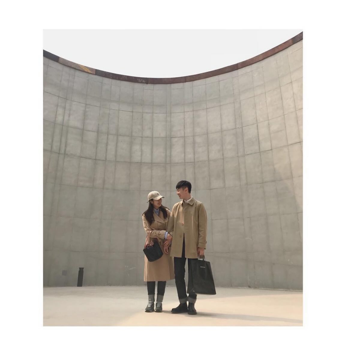 #accountrunbymom

옛날사진이 다 컴퓨터에 있어서 급히 뒤져온 우리의 20대
미키미니 안아주던 남자가 결혼하고 아빠가 되서 이도이를 안아주다니...*⁀➷♥