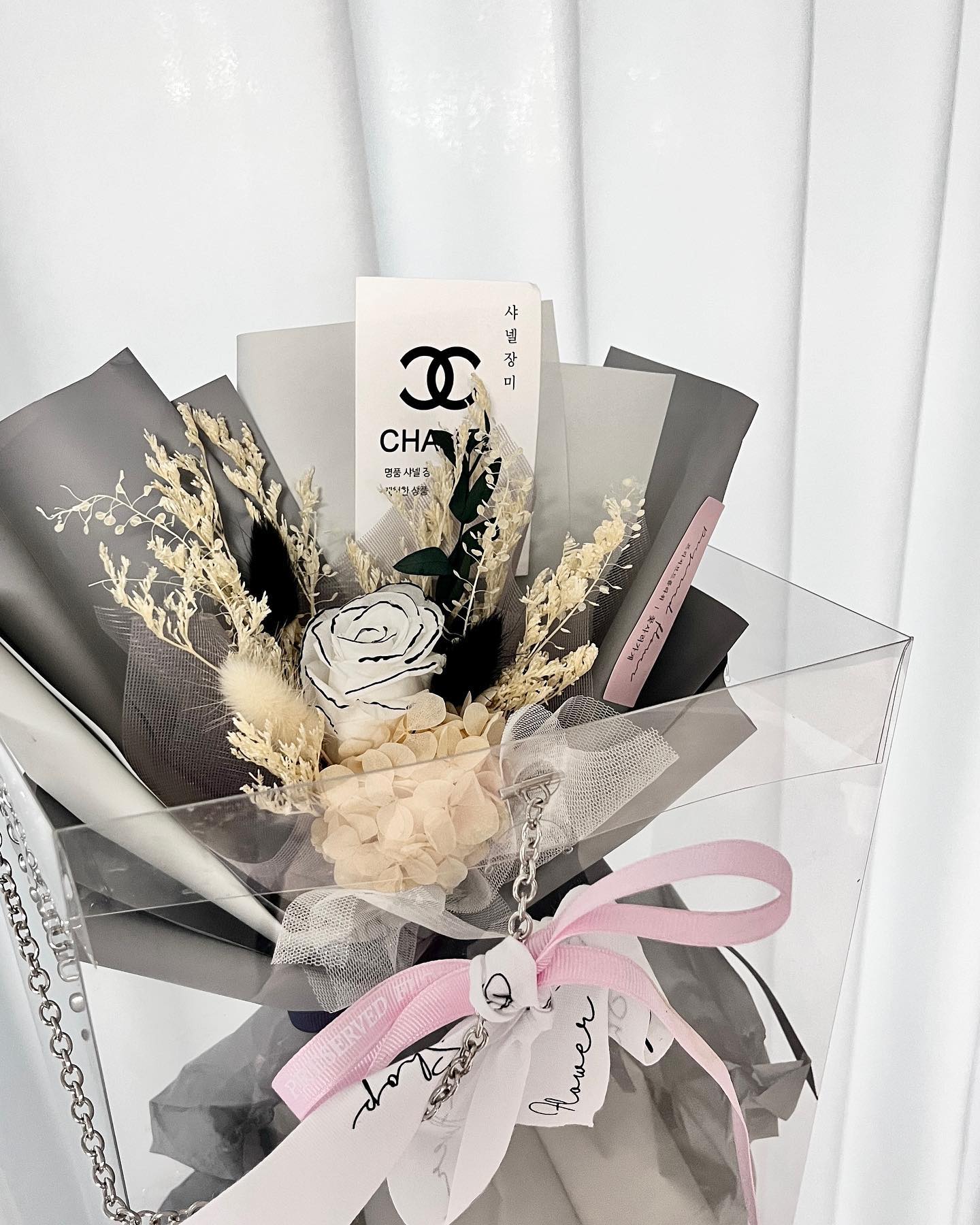 #💐

마음이 따뜻한 친구에게 받은 꽃선물🌷

___joo.mi 선생님 꽃을 가장한,
날 위한 이벤트였다고 생각할께🤣❤️
이벤트 마음에 좀 들었다?!

#명품같은사람이되어볼께 #🫣
#3년동안너만생각하라는거지
#꽃선물은언제나옳다 #사랑해친구야❤️ 
#이렇게고백해본다 #thankyou