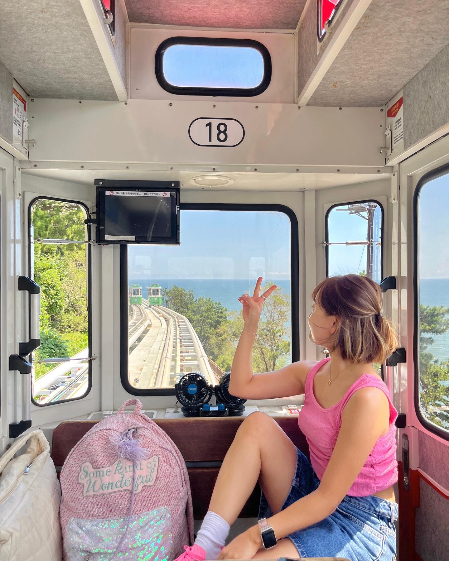 너무 좋았던 해운대 스카이캡슐🚃

아름다운 부산바다를 감상할수 있는 부산핫플입니당
바다를 가까이서 보려려면 꼭 미포-청사포 방면으로 예약하세요!

📷해운대 블루라인파크 스카이캡슐
🏷️주소: 부산 해운대구 달맞이길62번길 13, 미포정거장
🏷️금액: 편도 2인 35,000원/3인 45,000원/4인 50,000원
🏷️당일 현장예약은 매진확률이 높아서 홈페이지 예약