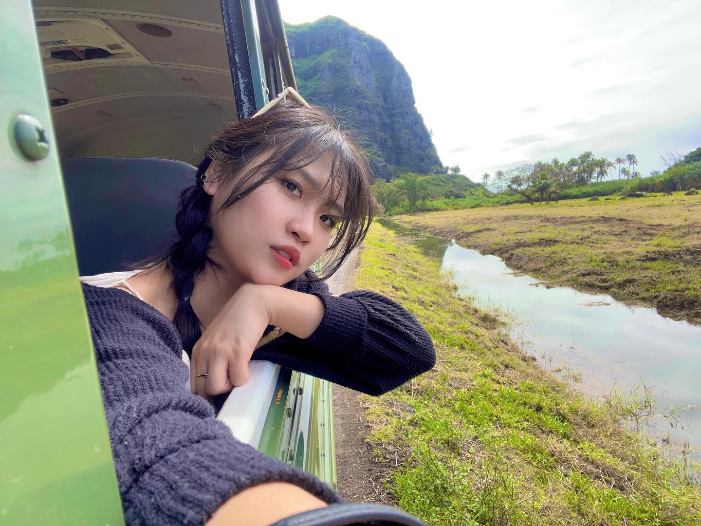 예쁜 영화처럼. 
흔날리던 거리. 

새, 자연 뭐하나 빠지지않은 이곳. 
근데 새가 진짜 많기는해..🕊️
I want to talk to birds like Snow White. Why is it Snow White? I bought Snow White Crocs.✨