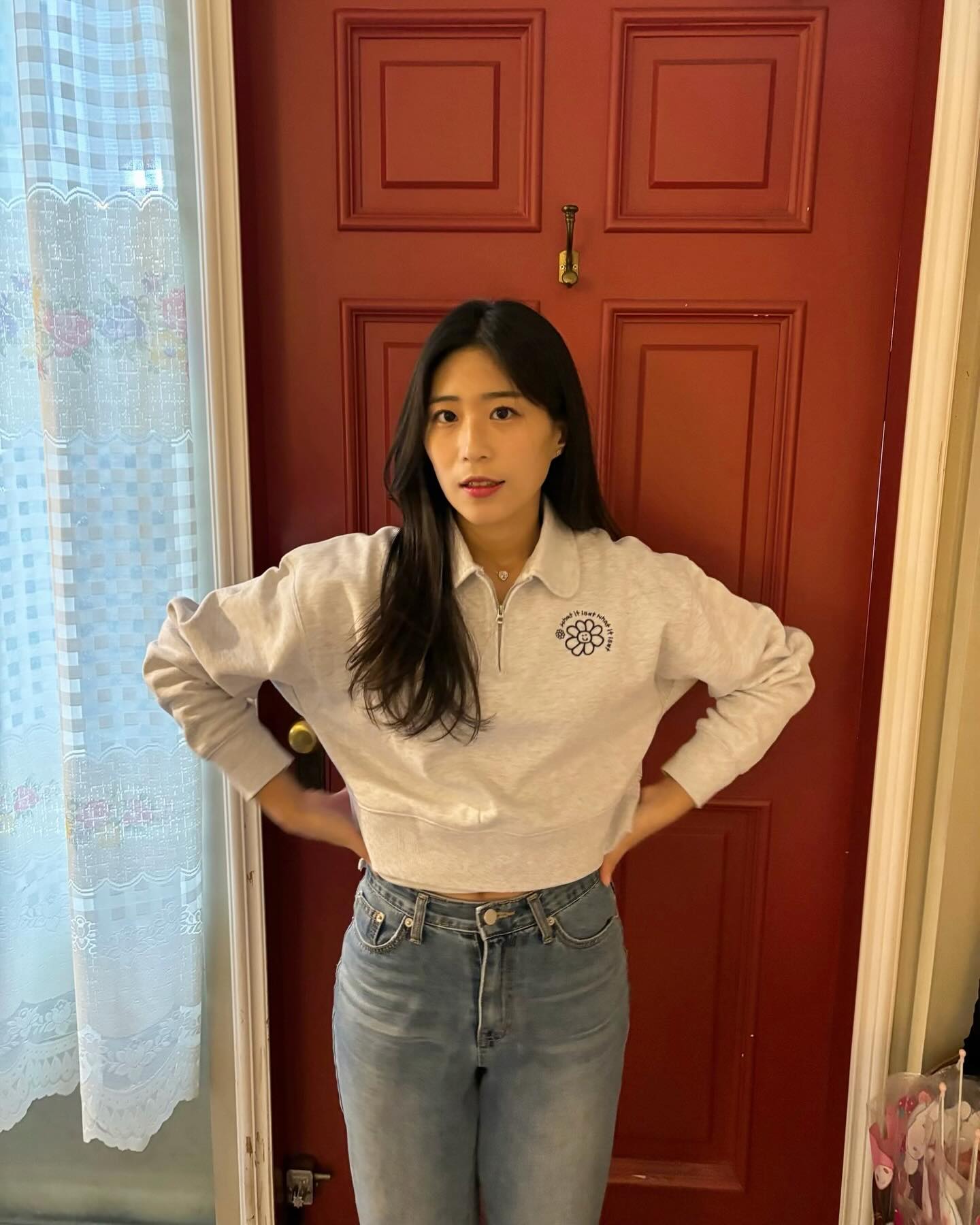 #협찬 whatitisnt__kr 

와릿이즌 우먼스 플로리 카라 
하프 집업 라이트 그레이 🫧

캐주얼하게 착용 가능한 크롭핏 하프 집업 
스웻셔츠로 앞면에 플로리 자수 포인트와
둥근 넥 카라 디테일로 러블리 무드 장착🤍✨

브랜드로부터 별도 제품 제공 받아 작성한 리뷰입니다.
