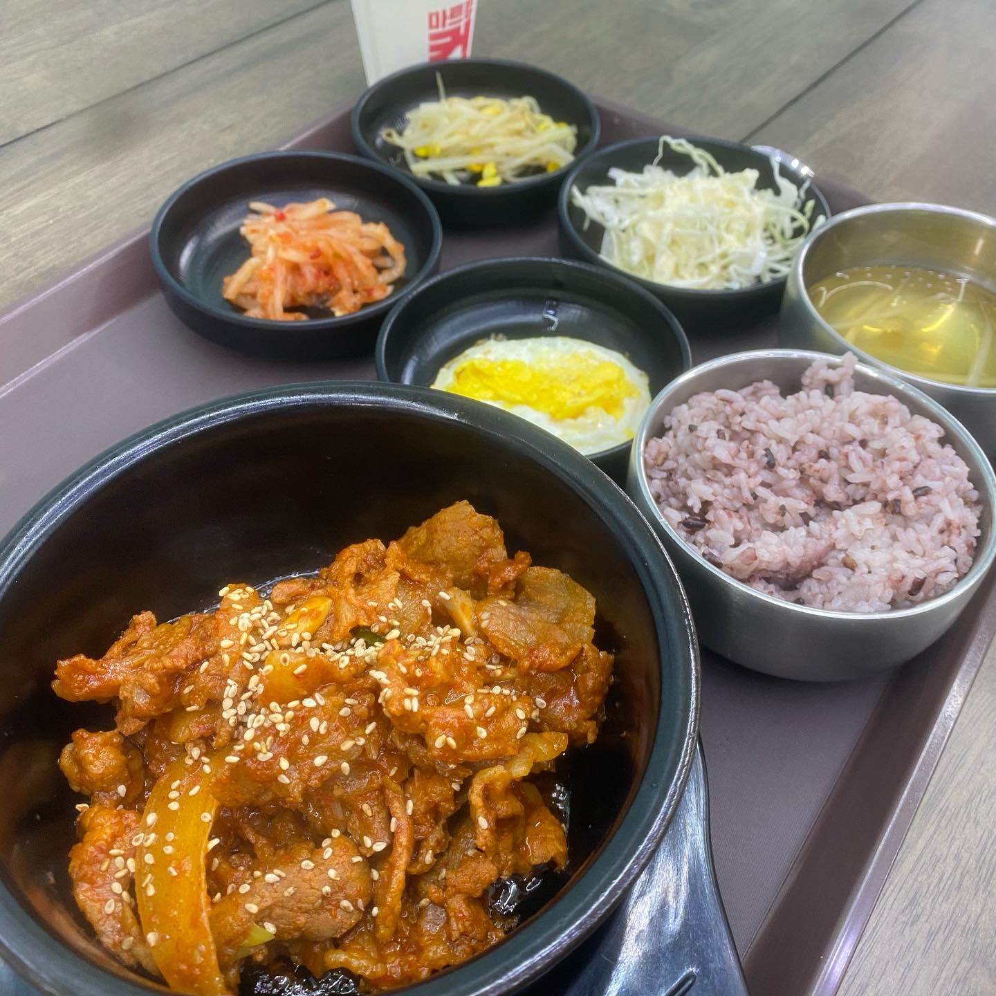 .
양주에 가면 먹어 볼 수 있는  맛집
.
시골 밥상 감성의 밥집
.
메뉴도 다양해서 골라먹는 재미가 있는 곳
.
옛날 할머니가 집에가면 해주시던 그런 맛의 느낌
.
돈까스 버거 포장도 되는데 겁나 맛나서 두개는 먹어줘야 함
-
#양주맛집#양주한식#양주치킨#양주맛집추천#양주로컬맛집#양주