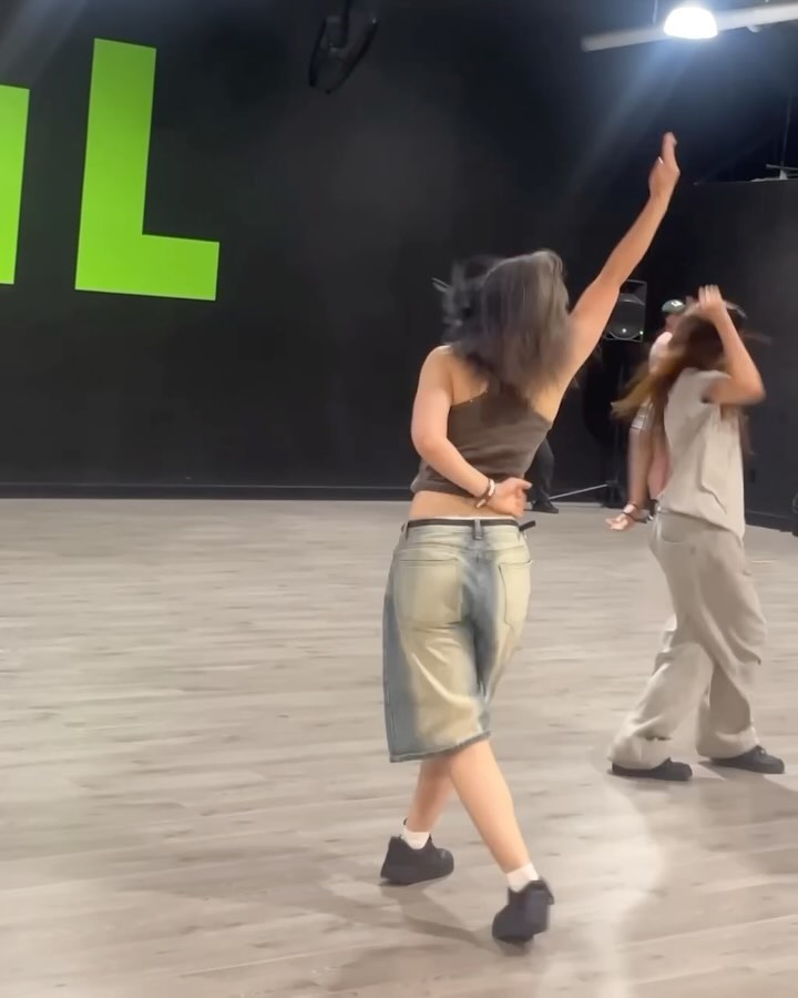 🇺🇸🫶🇺🇸 
-
더 늦기 전에 기록하기…😳
-
#choreography #choreo #LA #dance #dancevideo #losangeles #millenniumdancecomplex #movementlifestyle #코레오 #코레오그래피 #로스앤젤레스 #미국 #댄스