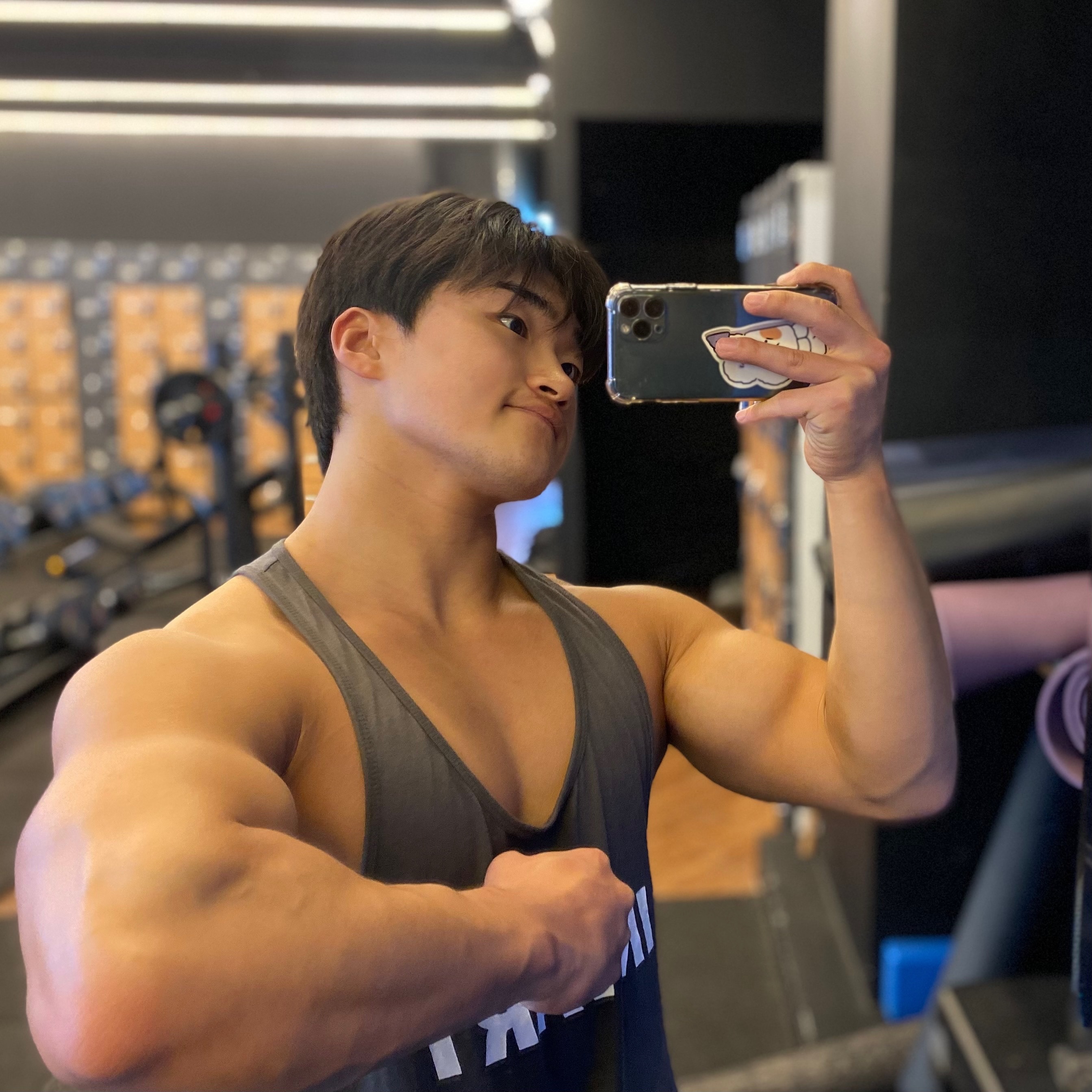 더워지고 있을때 머리 기르고 추울때 머리 짧은 나
.
.
.
머리야 빨리 자라렴
날씨가 넘 더워지는 요즘 찌나시의 계절이 다가오고 있군요
치킨 1번 참으면 나시가 1장(?)
3~4번 참으면 프로틴 1통