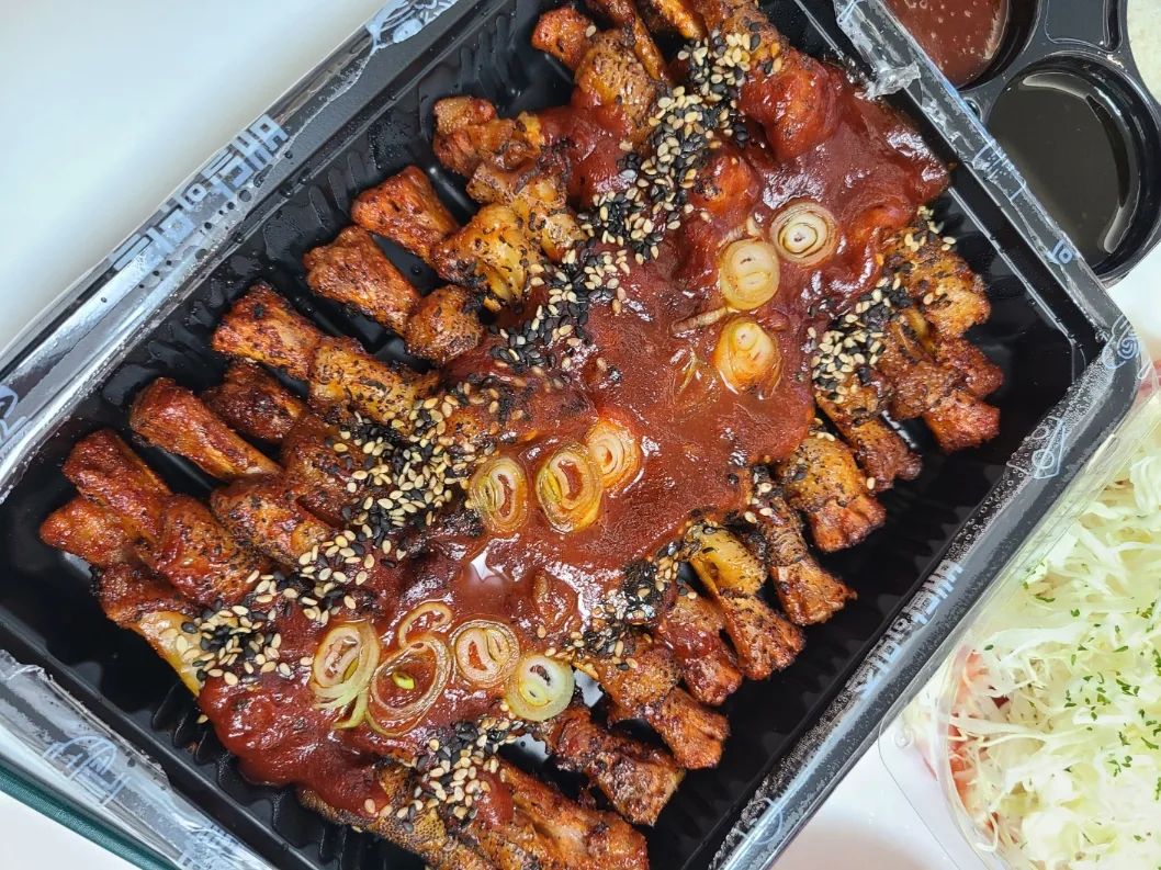 맛저😋
.
.
.
.
#김씨점빵 
#튤립닭발
#닭똥집
#계란찜
#양배추샐러드
#존맛탱