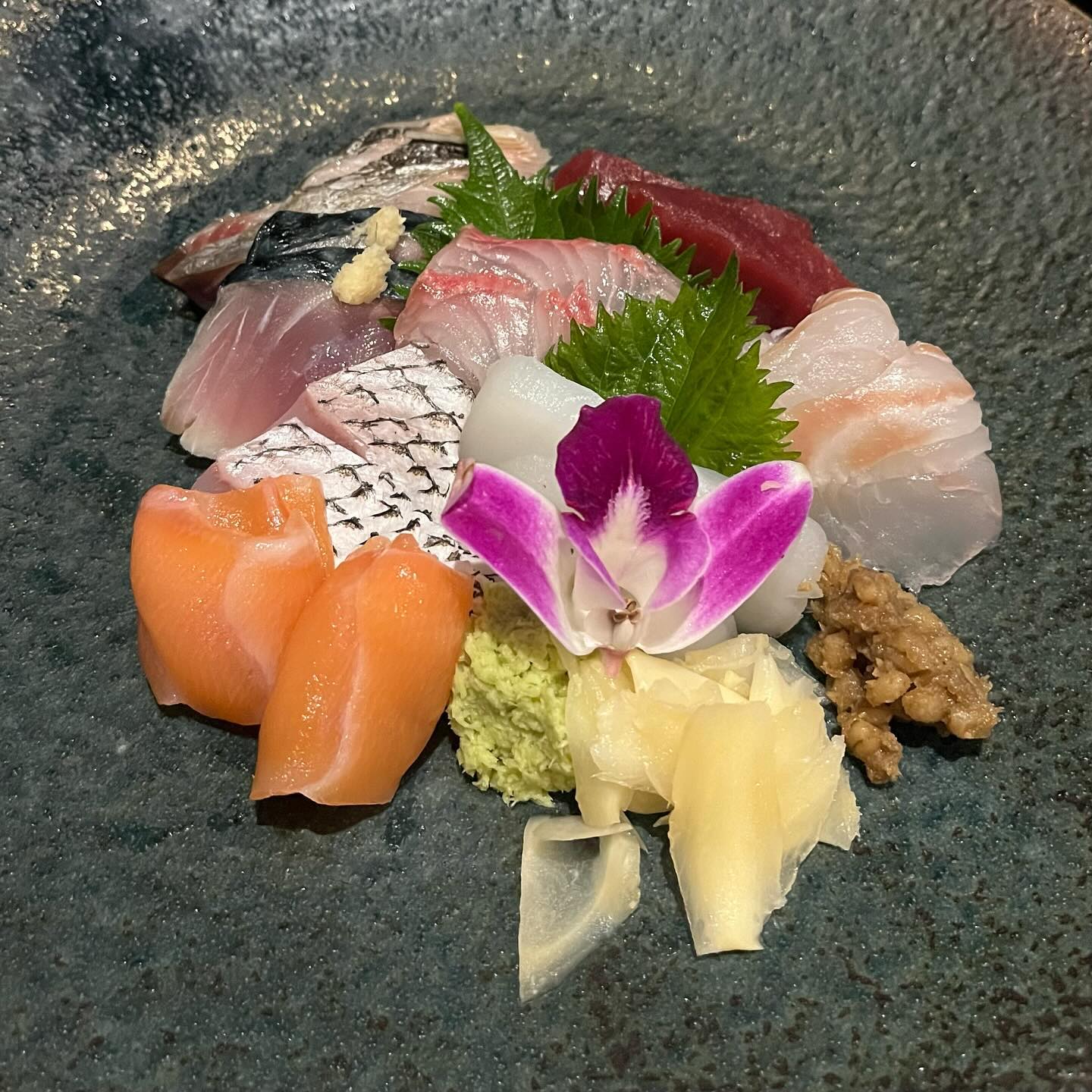 혁신도시에 신상 이자카야 등장 ✨ 사시미랑 오뎅나베도 맛있었고, 무엇보다 사케를 주문했을 때 사케잔을 고를 수 있는 것도 너무 좋았다! 동네 이자카야에선 그렇게 해주는 곳을 쉽게 볼 수 없는 터라..! 퇴근하고 편하게 갈 수 있는 이자카야가 생겨서 넘 행복쓰 ˘ᗜ˘