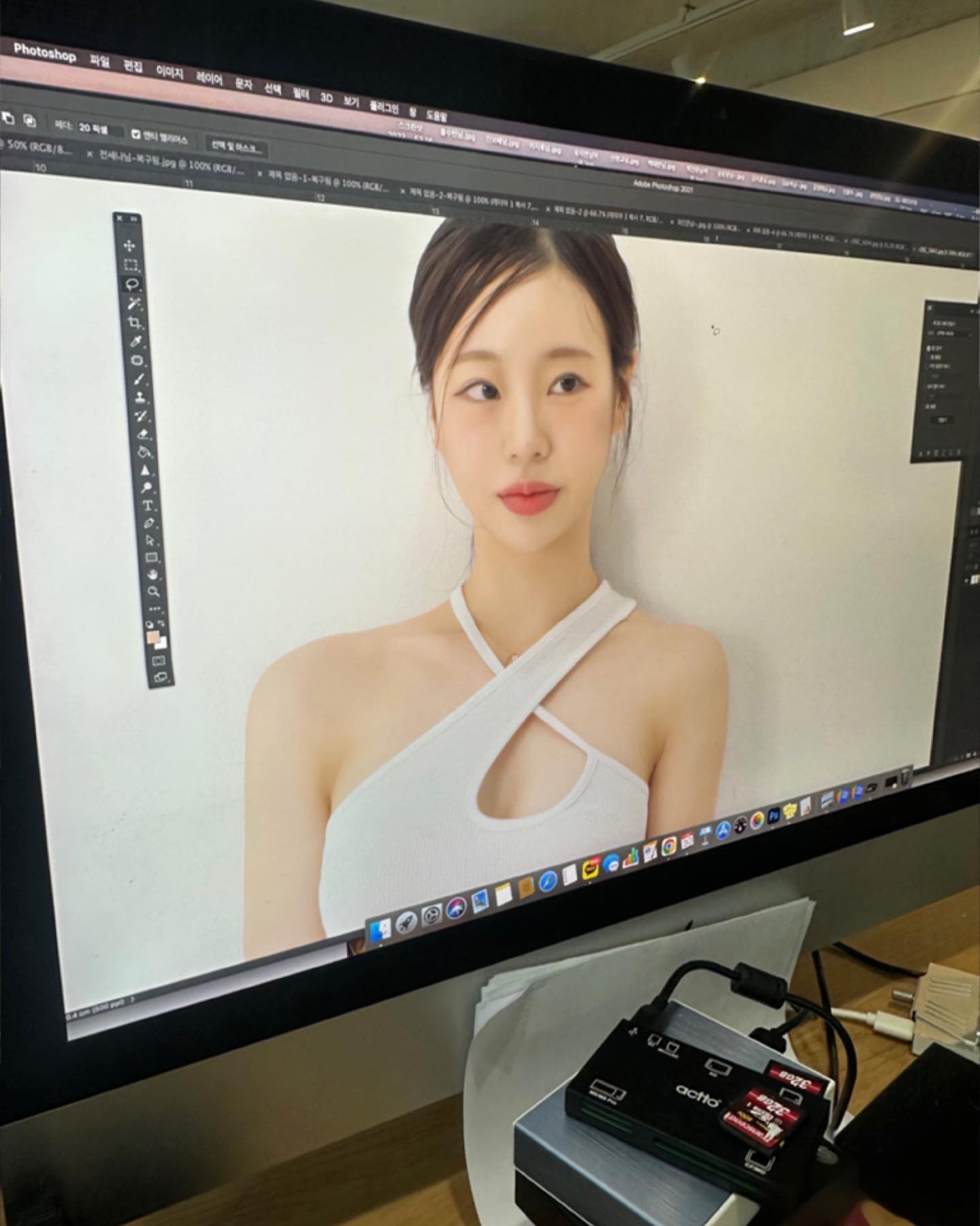 촬영 전 날 라면 먹고 잔 애,, 
당일 아침에 떡볶이 먹고 과자 먹으면서 사진 찍으러 간 애 ,,,,, 
ㄴ ㅏ에요....